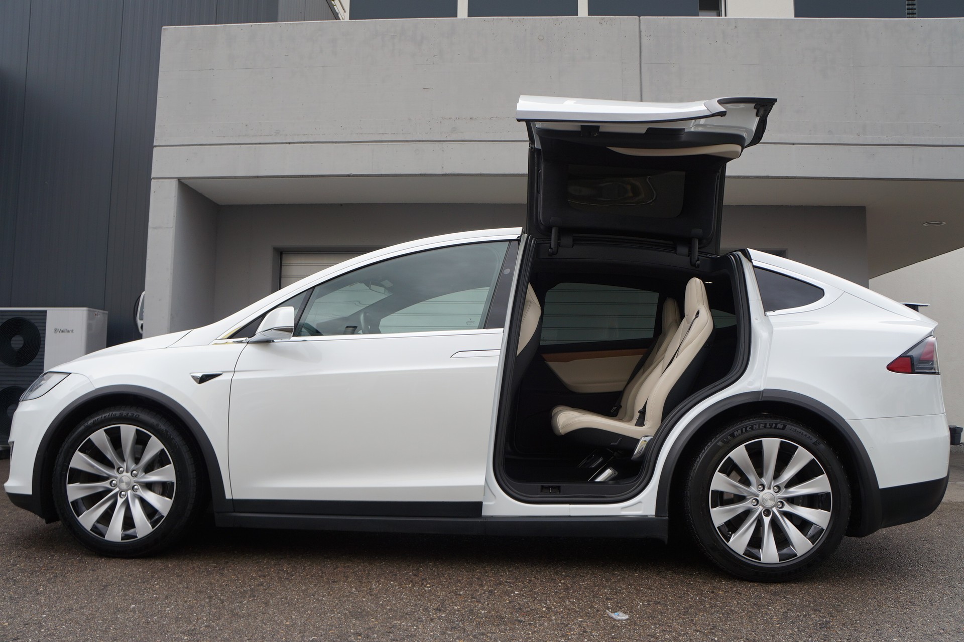 TESLA Model X Maximale-Reichweite ** 7 PLATZ * ENHANCED AUTOPILOT *  GARANTIE BIS 01.2029-showroom-element-1