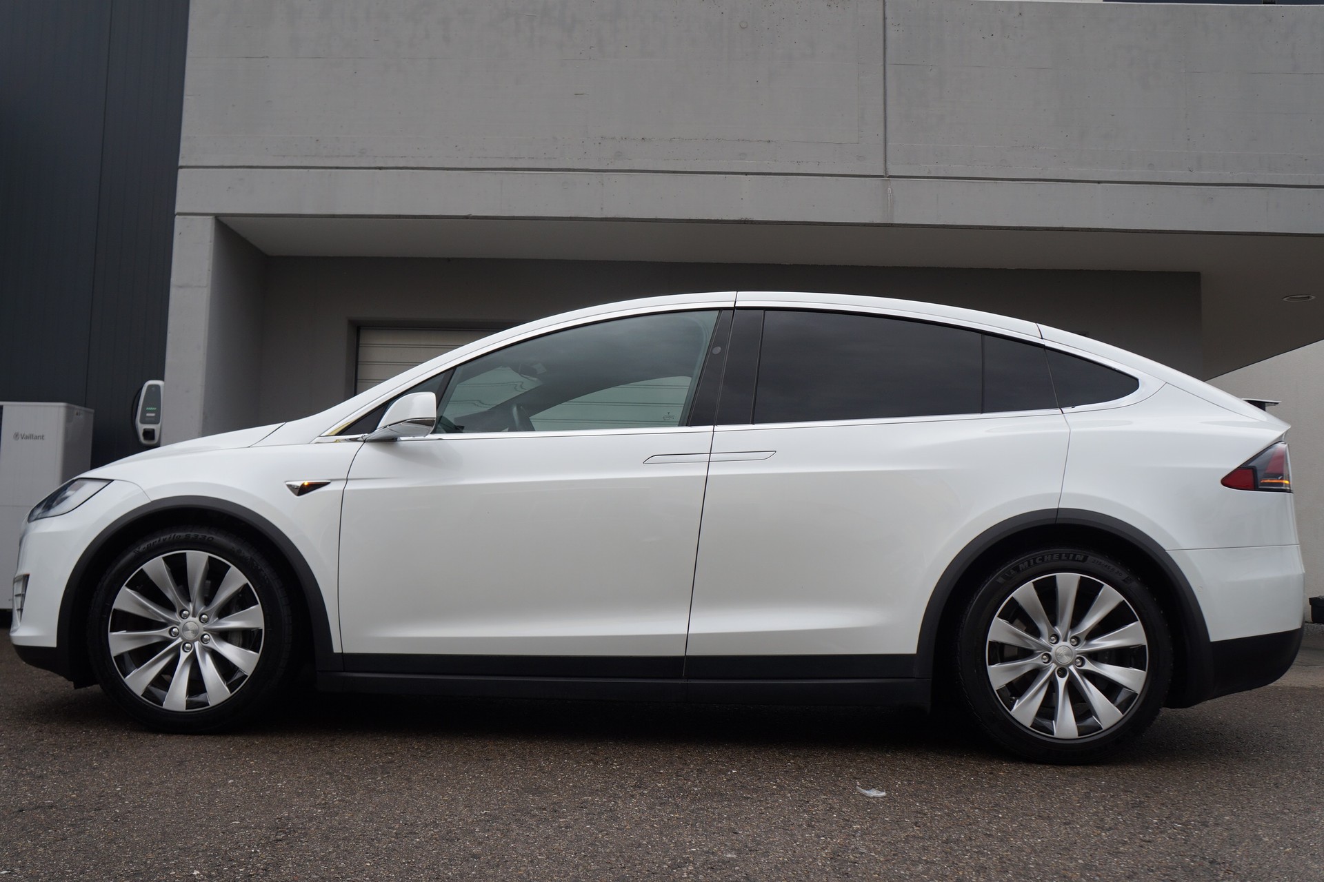 TESLA Model X Maximale-Reichweite ** 7 PLATZ * ENHANCED AUTOPILOT *  GARANTIE BIS 01.2029-showroom-element-3