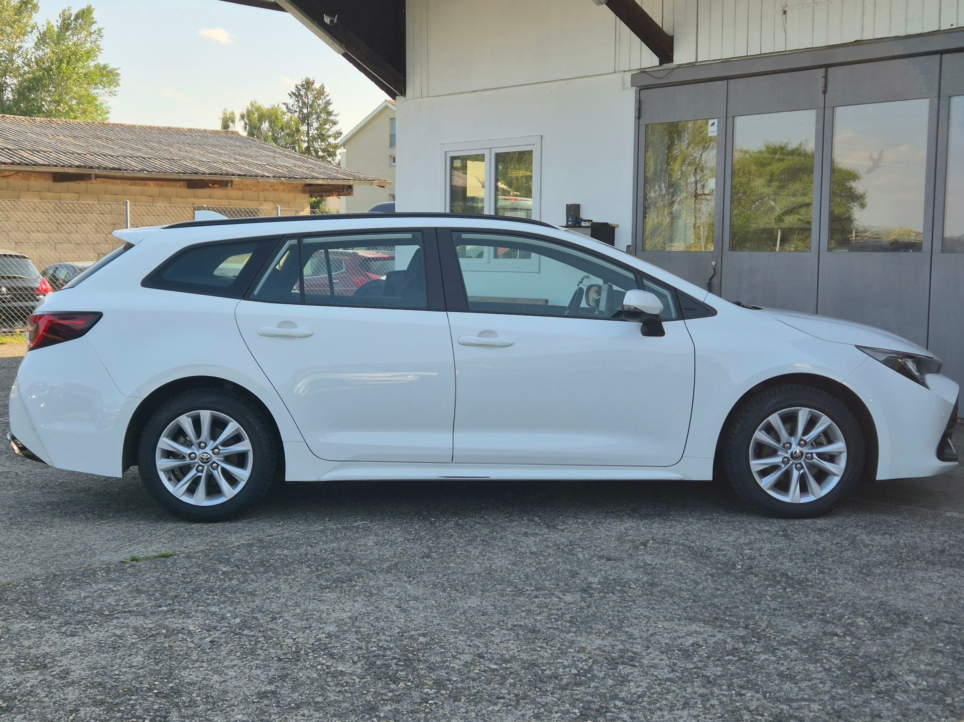 TOYOTA COROLLA TOURING SPORTS 1.8 HSD COMFORT E-CVT-showroom-element-3