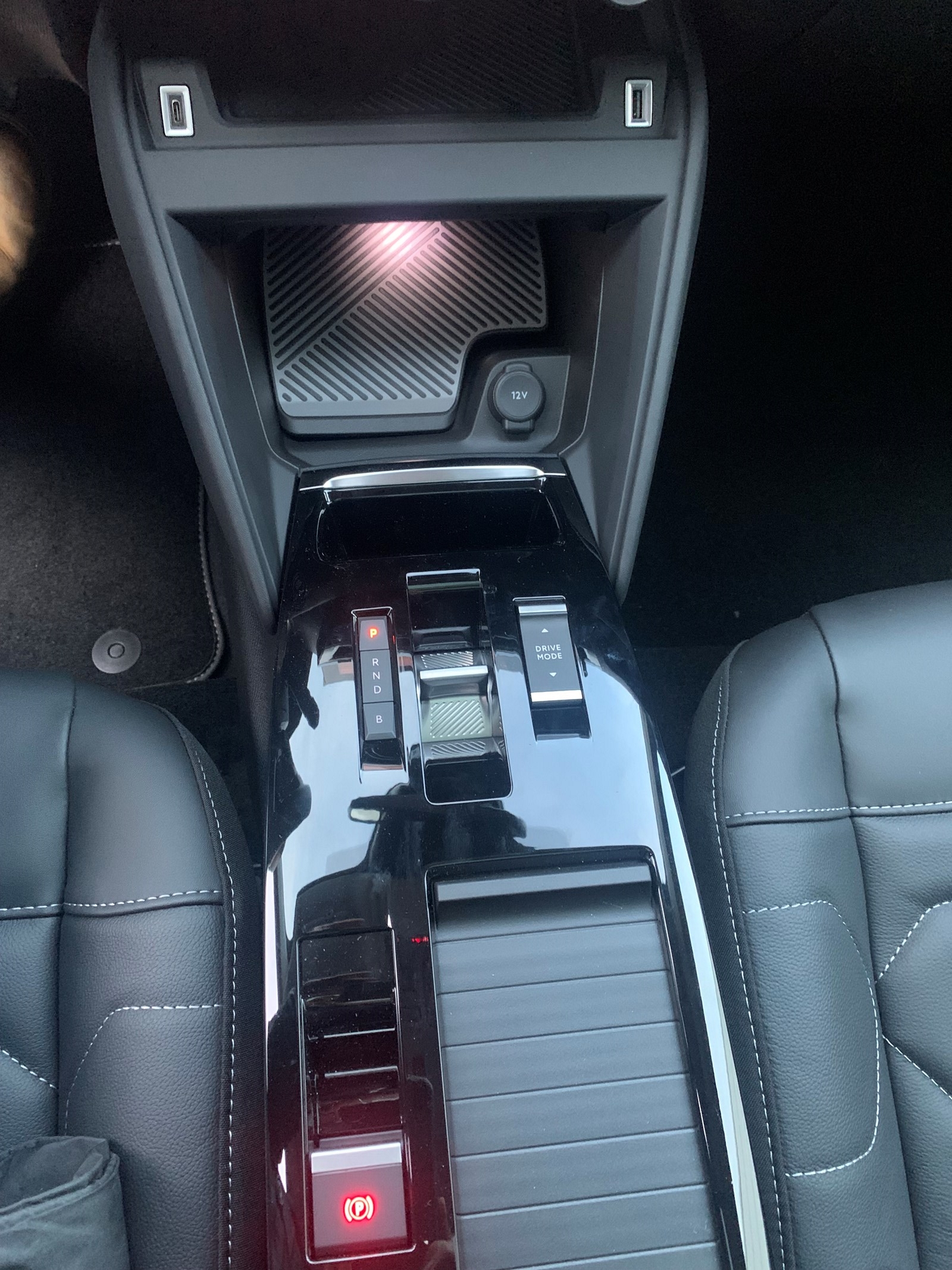 CITROEN C4 X 100 kW Shine Pack-image-11