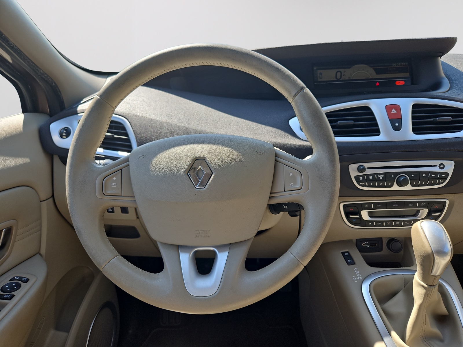 RENAULT Grand Scénic 2.0 16V Dynamique X-Tronic CVT-image-10