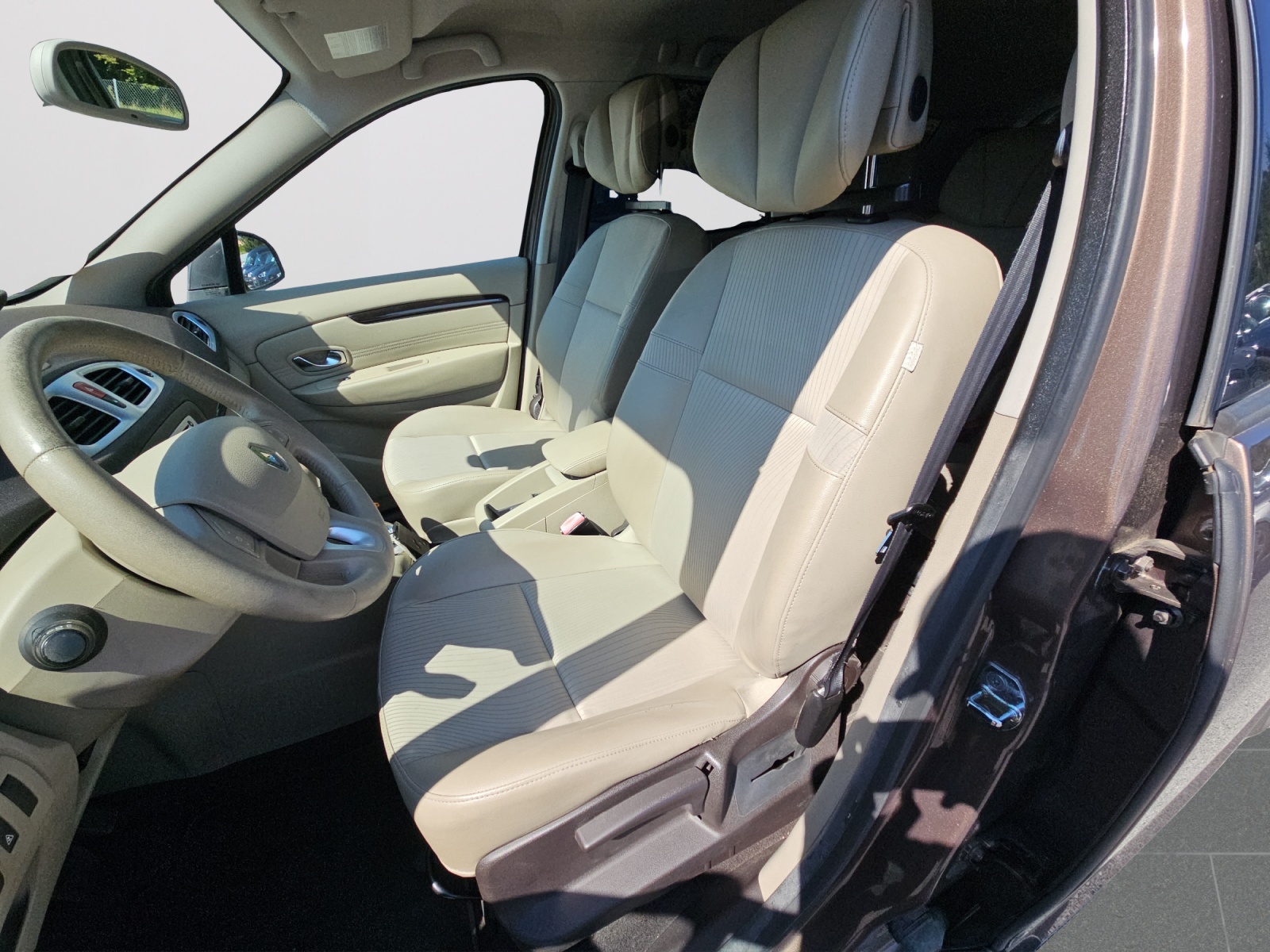 RENAULT Grand Scénic 2.0 16V Dynamique X-Tronic CVT-image-9
