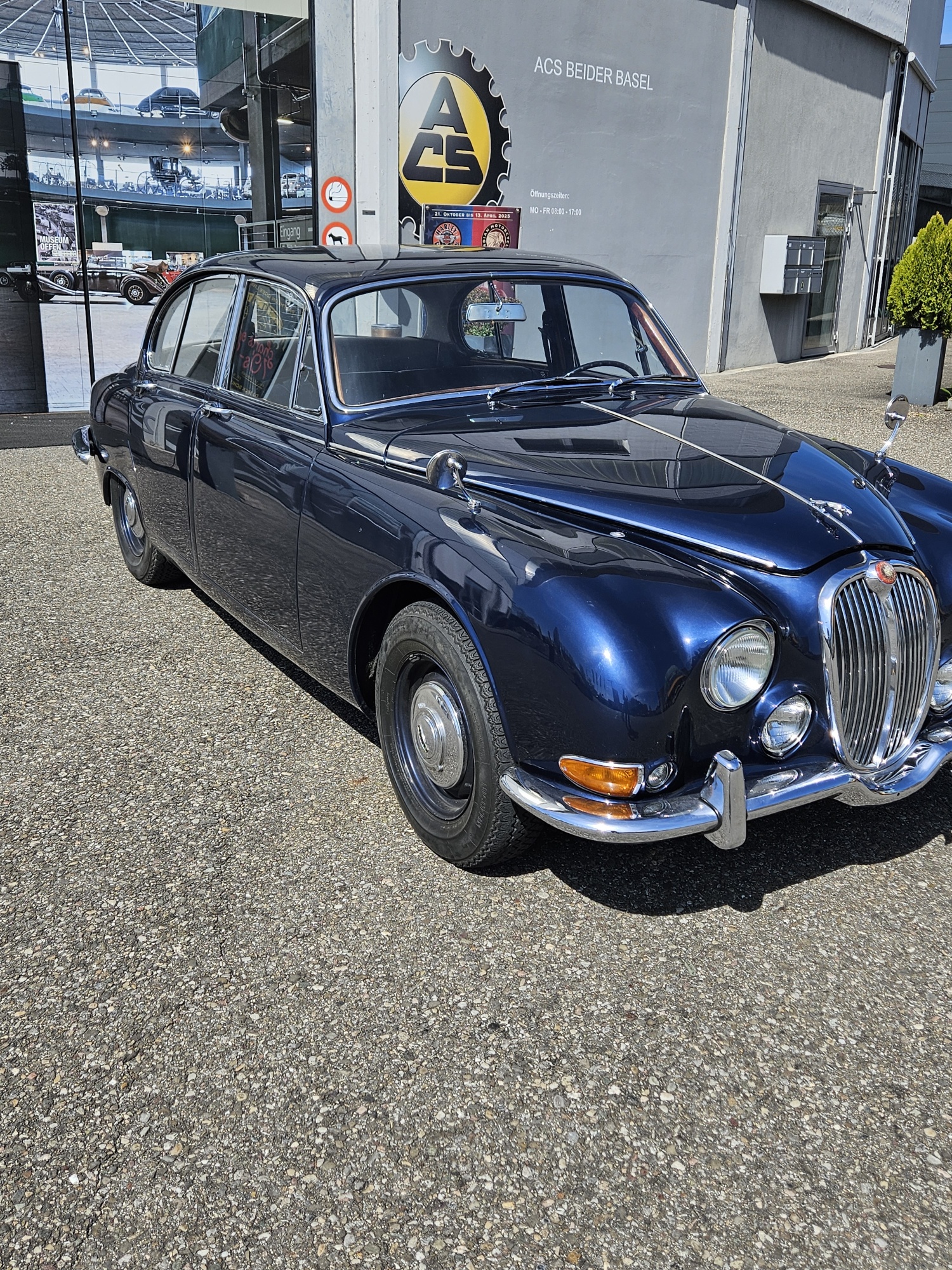 JAGUAR S-TYPE-showroom-element-2