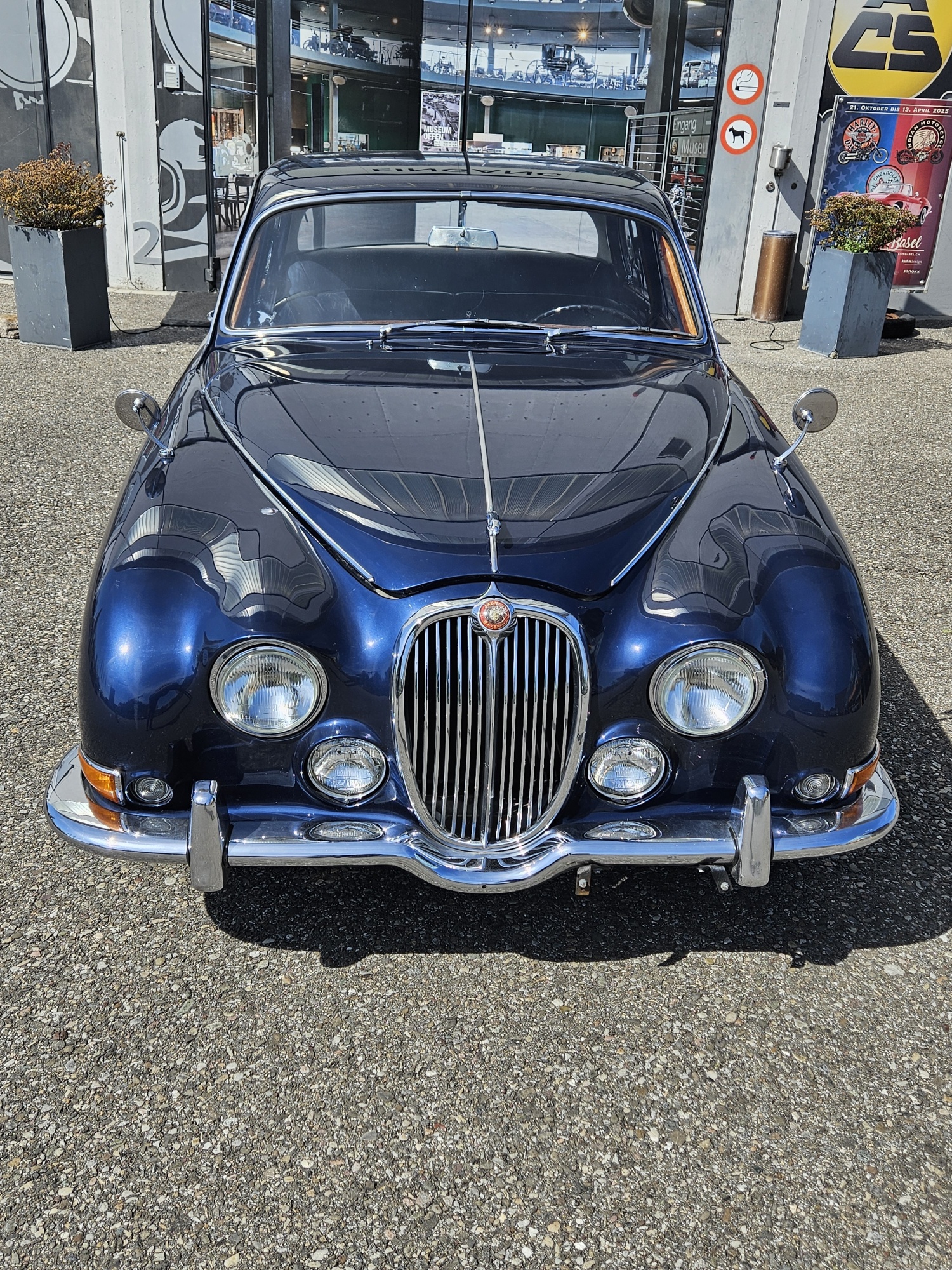 JAGUAR S-TYPE-showroom-element-1