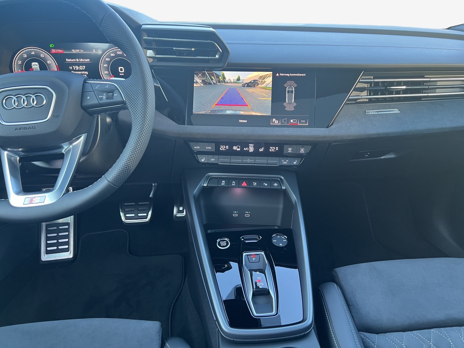AUDI A3 Sportback 35 TFSI S line Attraction-image-10