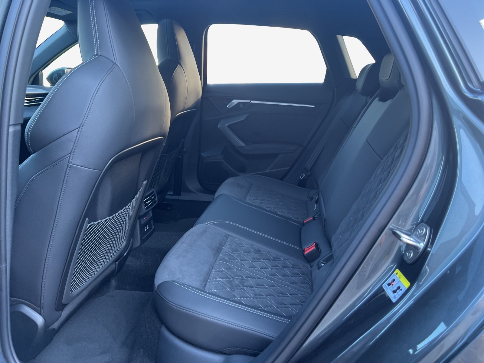 AUDI A3 Sportback 35 TFSI S line Attraction-image-11