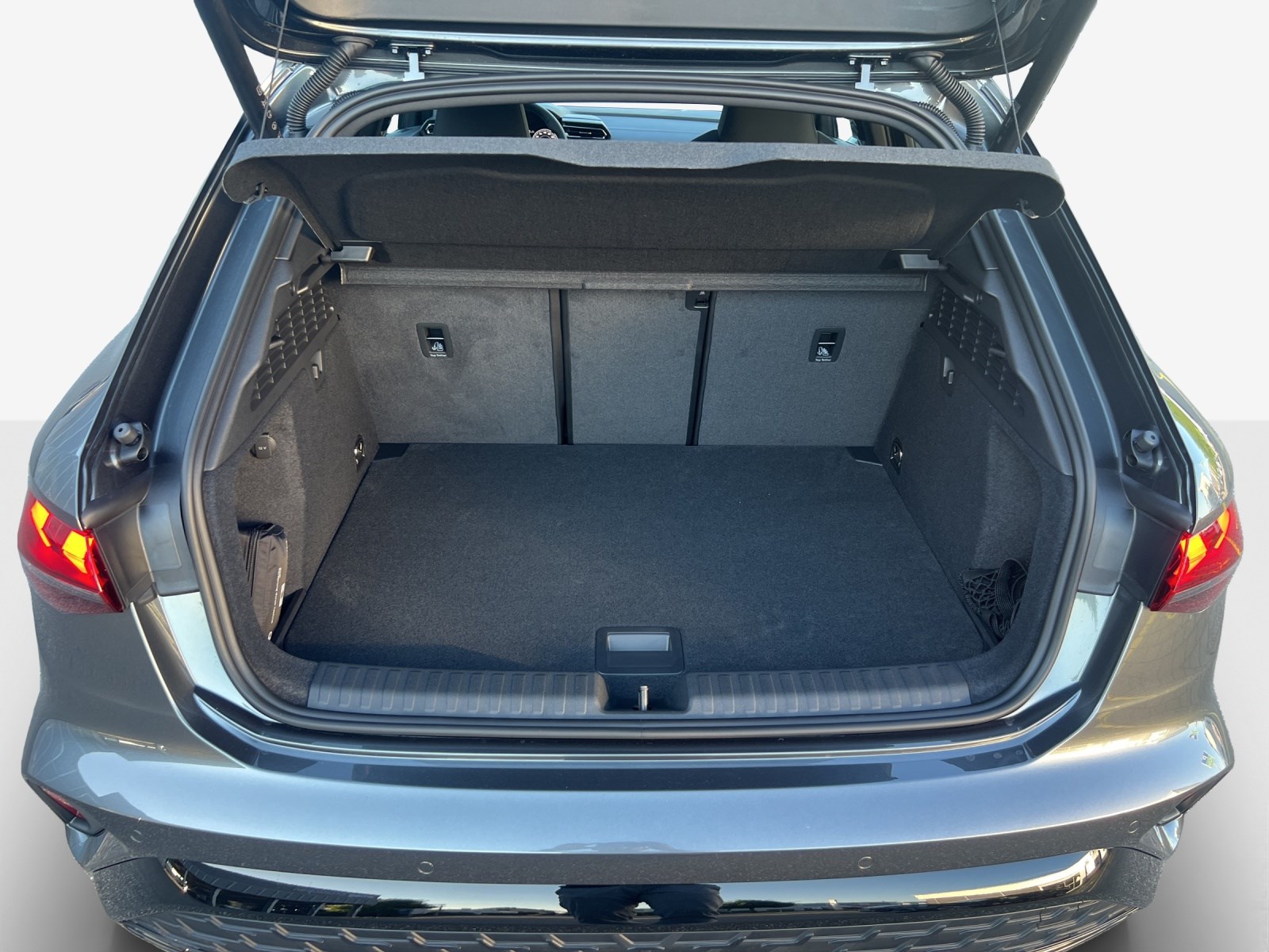 AUDI A3 Sportback 35 TFSI S line Attraction-image-12