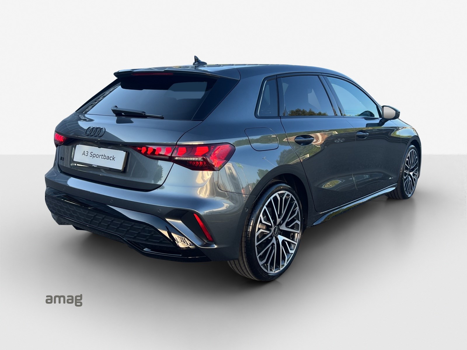 AUDI A3 Sportback 35 TFSI S line Attraction-image-4
