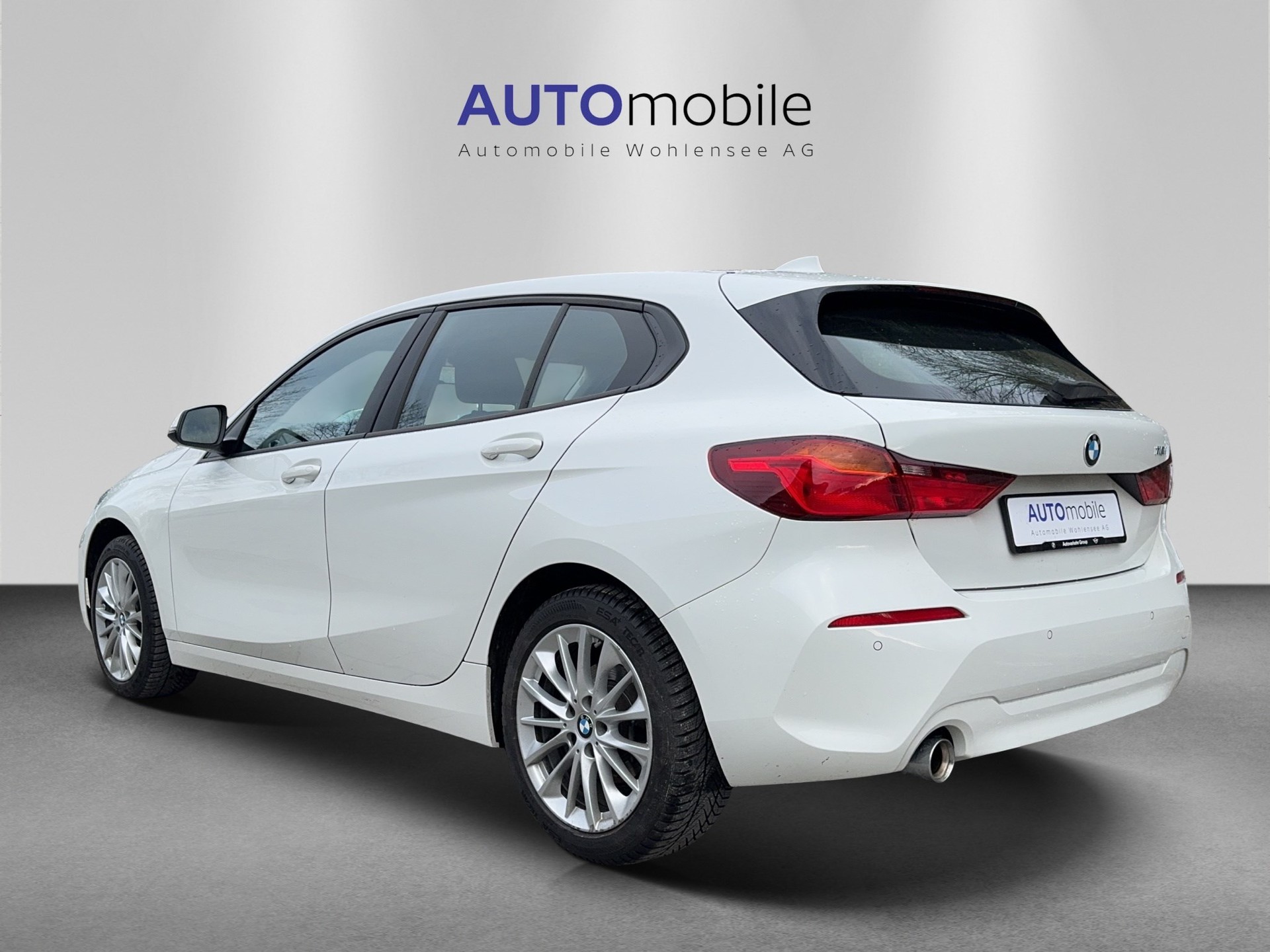 BMW 118i Essential Edition Steptronic-image-6