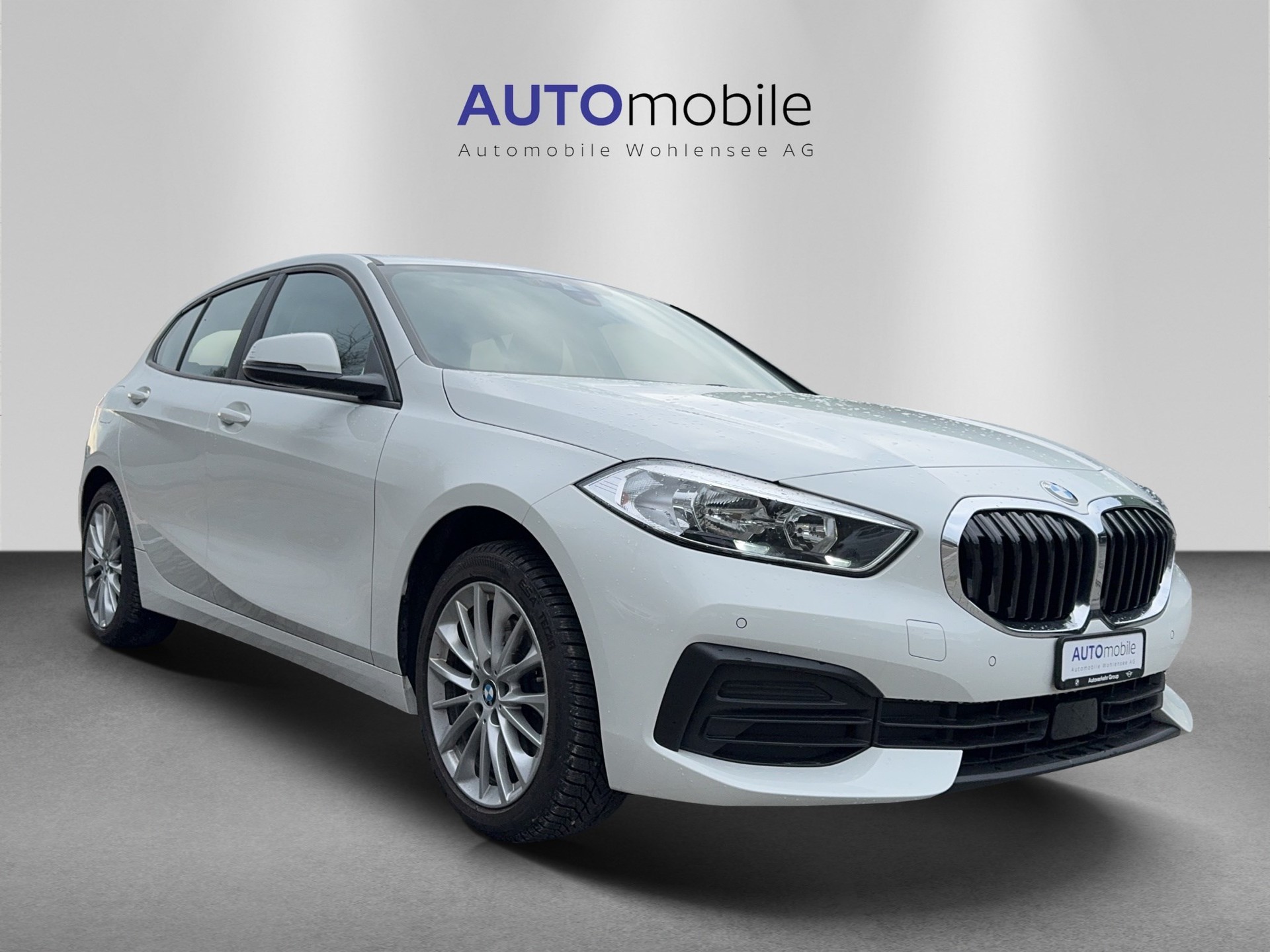 BMW 118i Essential Edition Steptronic-image-3