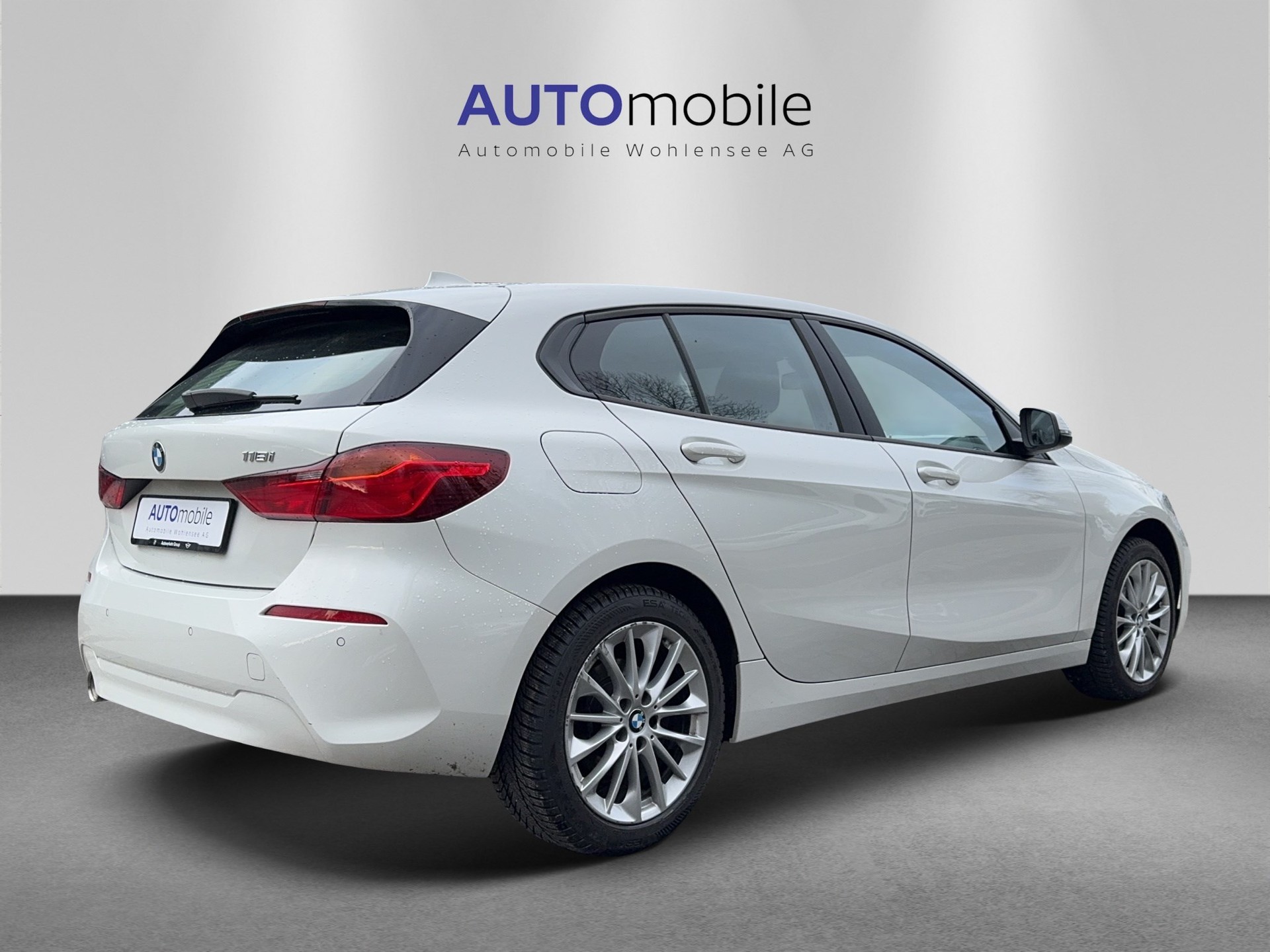 BMW 118i Essential Edition Steptronic-image-4