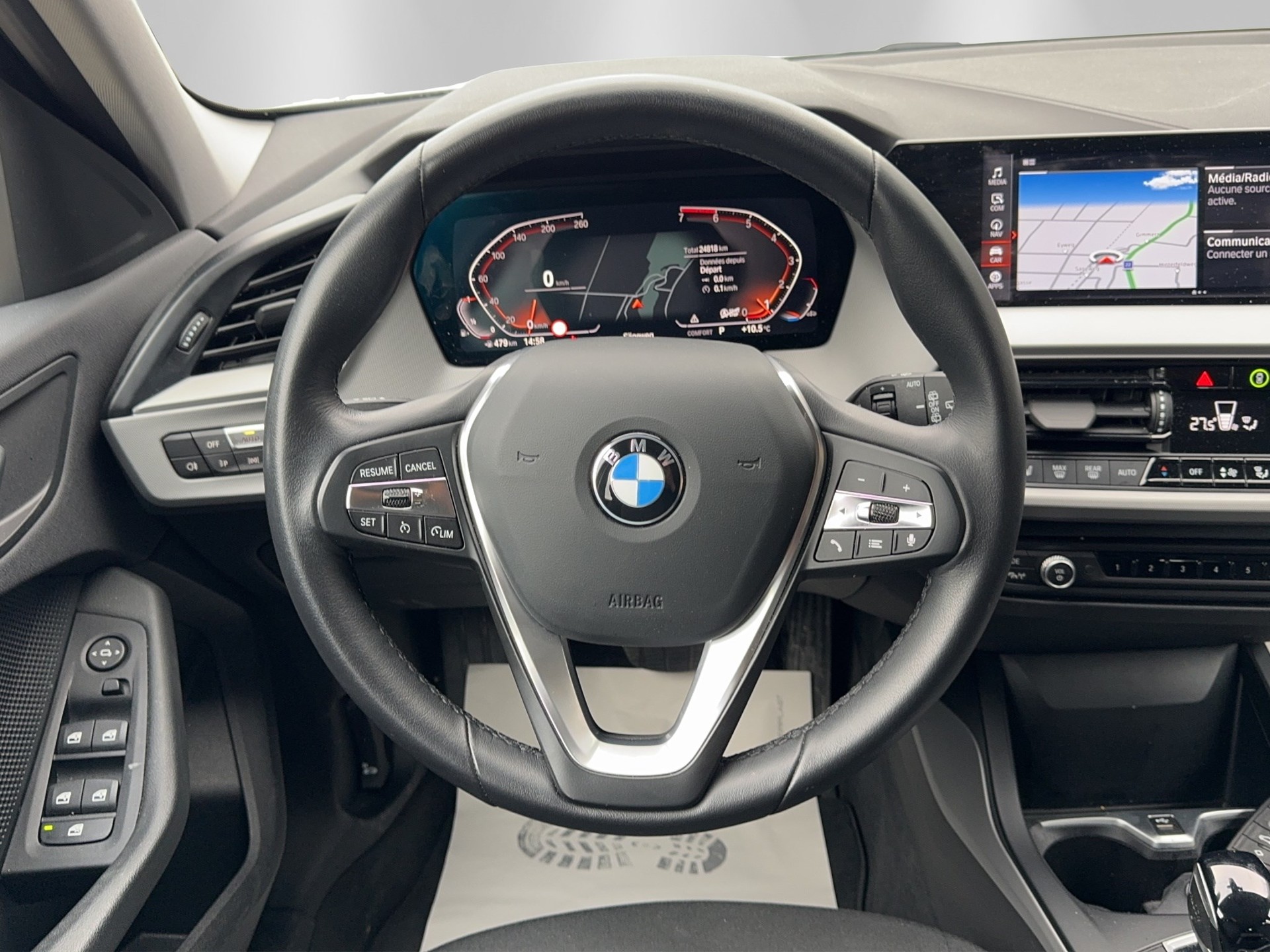 BMW 118i Essential Edition Steptronic-image-12