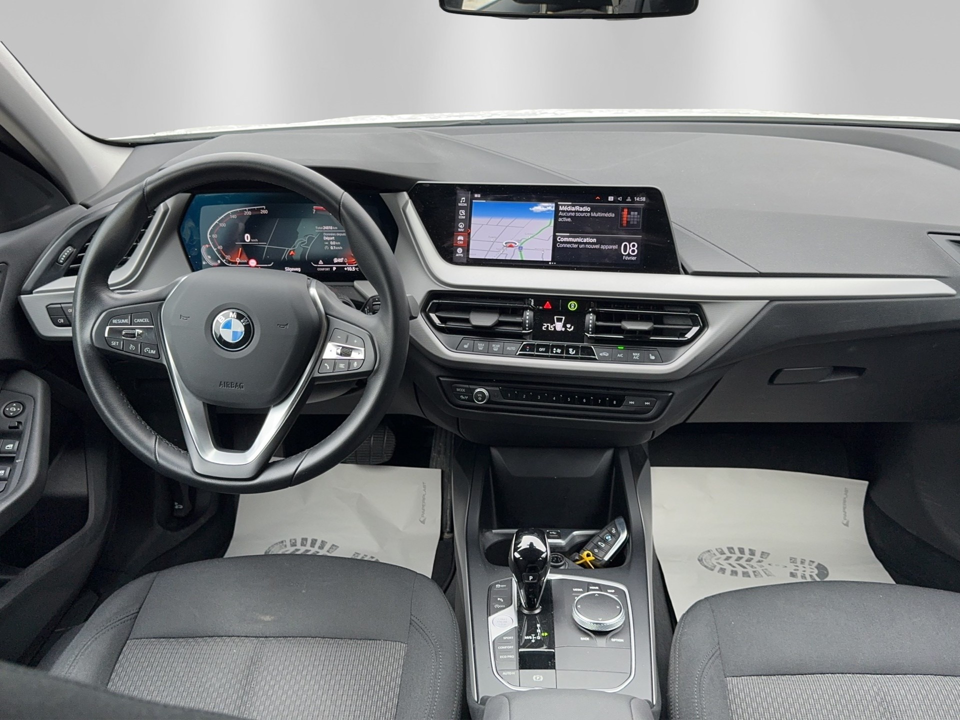 BMW 118i Essential Edition Steptronic-image-9
