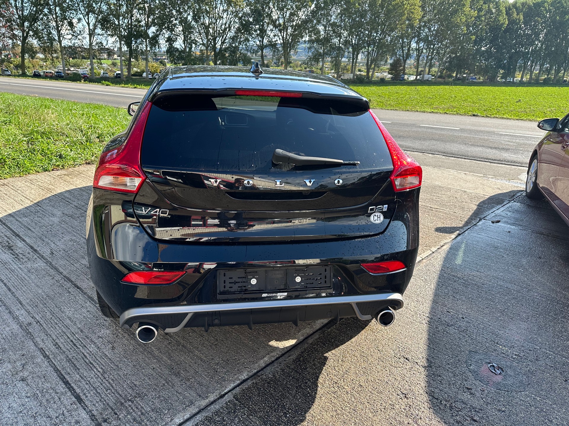 VOLVO V40 D2 Momentum R-Design Geartronic-showroom-element-3