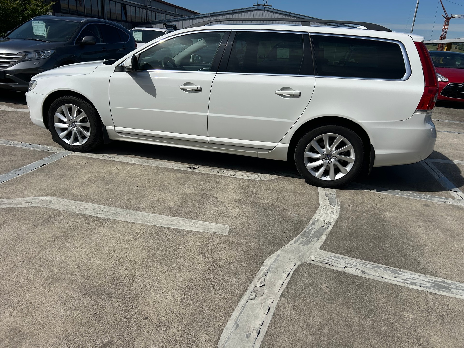 VOLVO V70 D3 Kinetic Geartronic-showroom-element-1