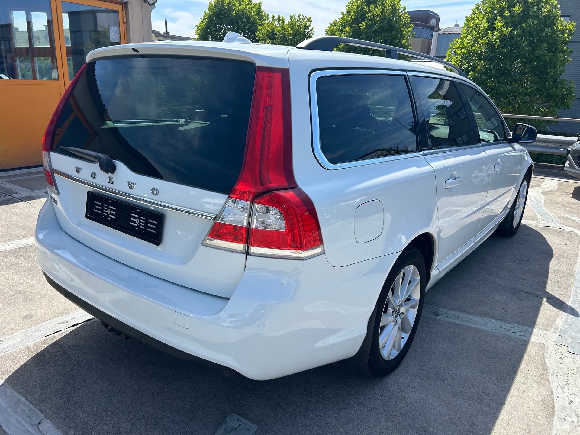 VOLVO V70 D3 Kinetic Geartronic-showroom-element-3