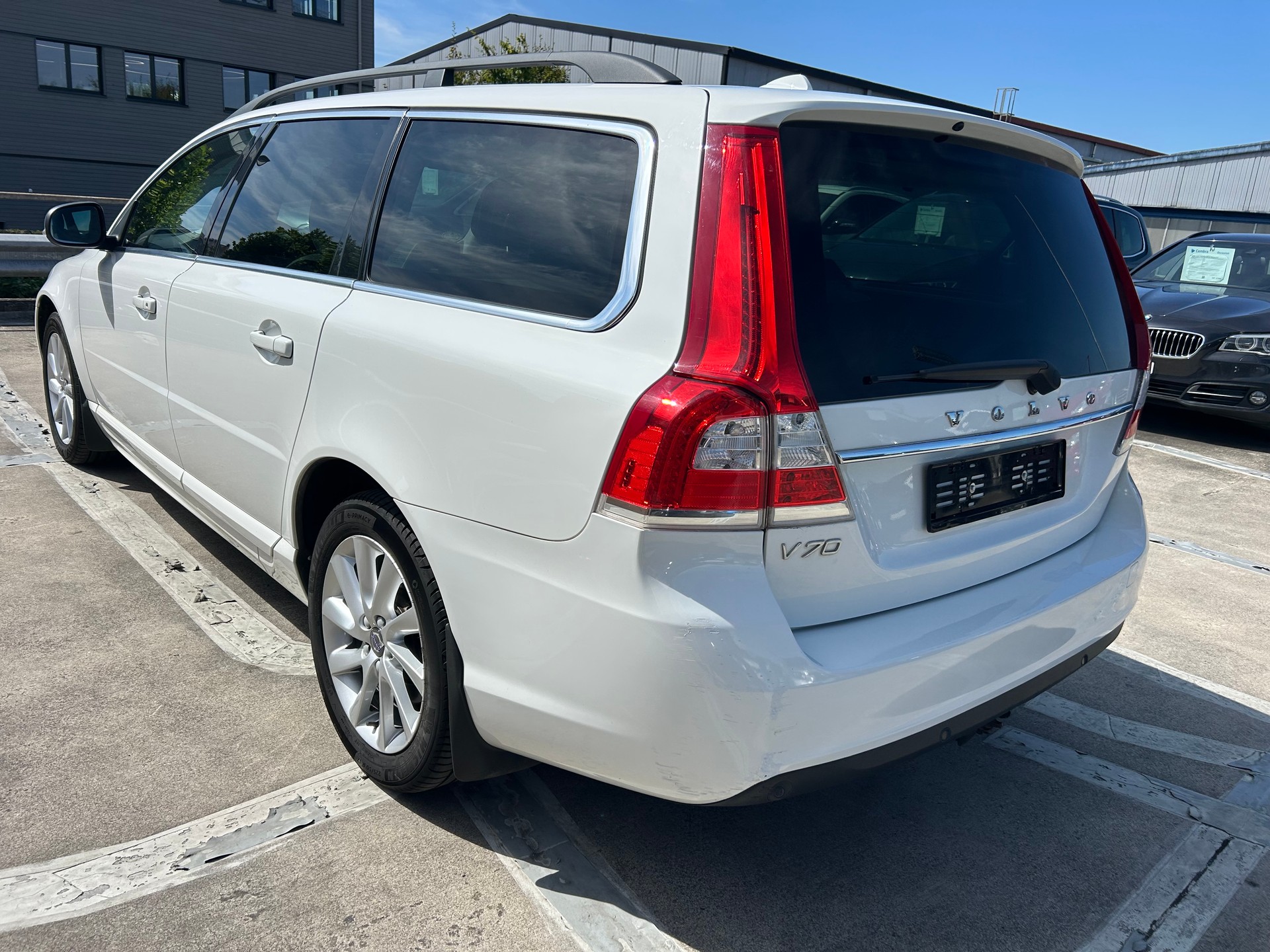 VOLVO V70 D3 Kinetic Geartronic-showroom-element-2