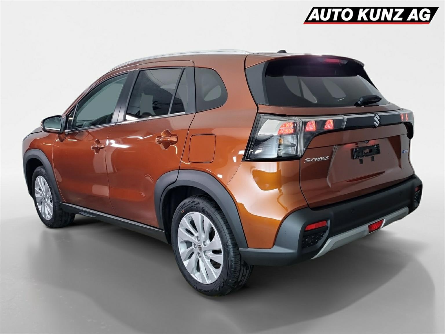 SUZUKI S-CROSS 1.4 MHEV 6AT GL Elegance-showroom-element-1