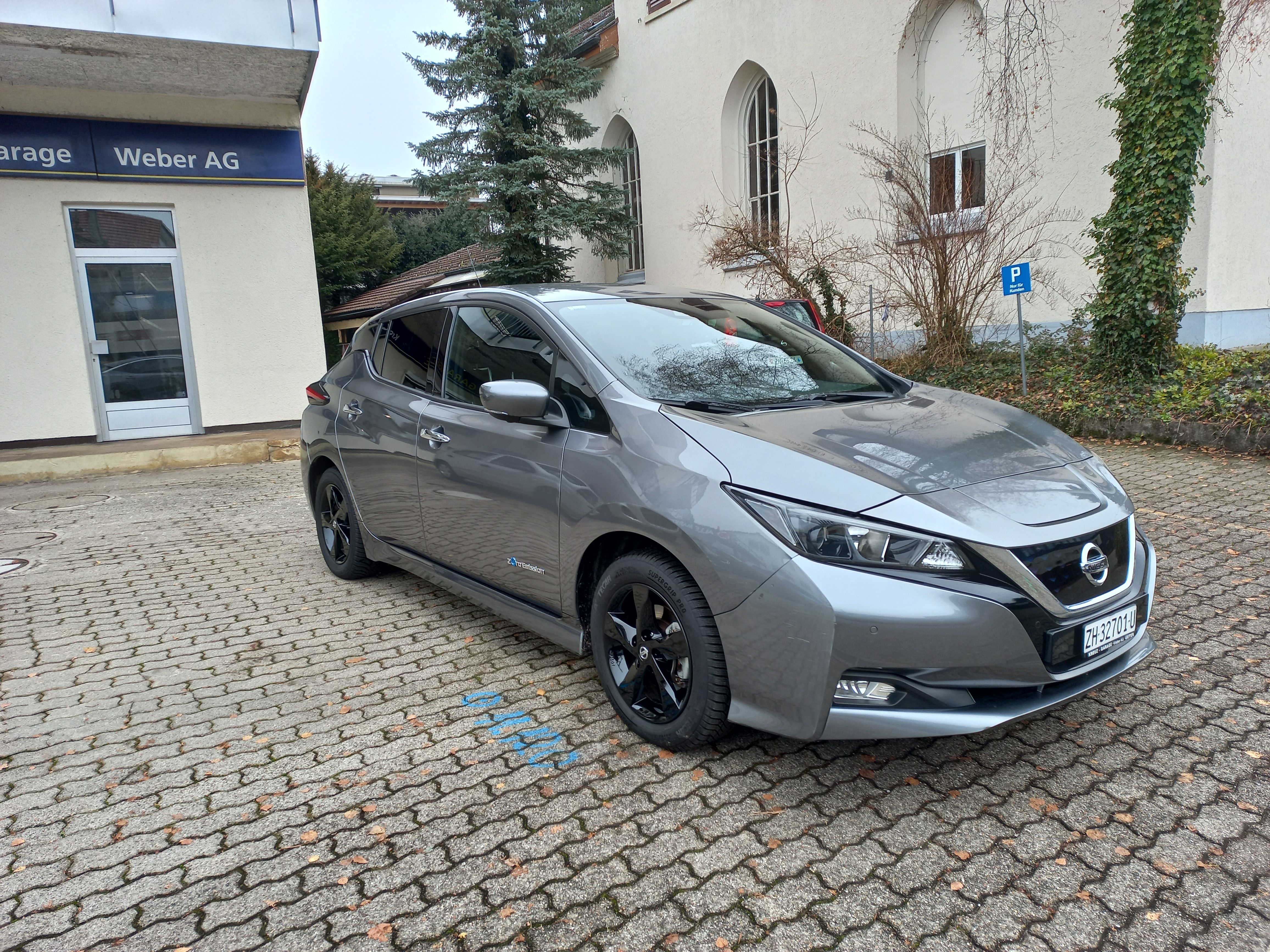 NISSAN Leaf N-Connecta (Limousine) NISSAN Leaf N-Connecta (Limousine)