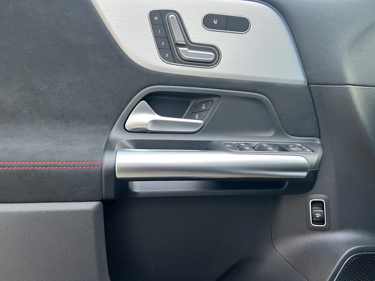 Image MERCEDES-BENZ EQA-350 EQA 350 66,5 kWh 4Matic Excellence