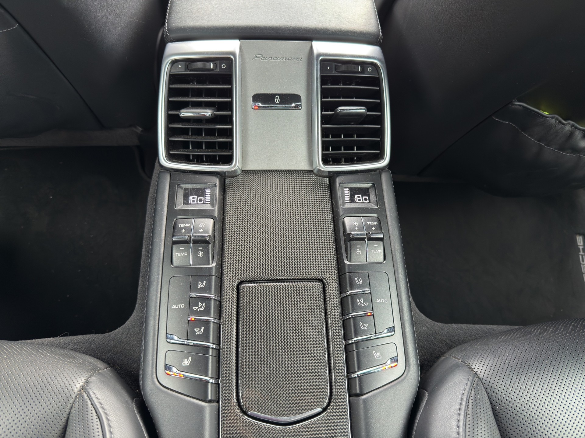 PORSCHE Panamera Turbo 4.8 PDK-image-16