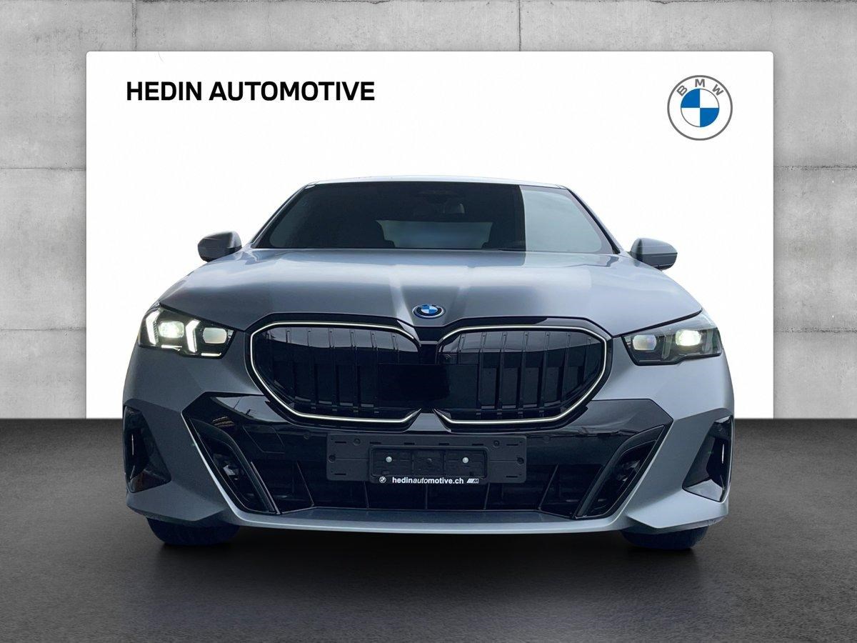 BMW 550e xDrive-showroom-element-2
