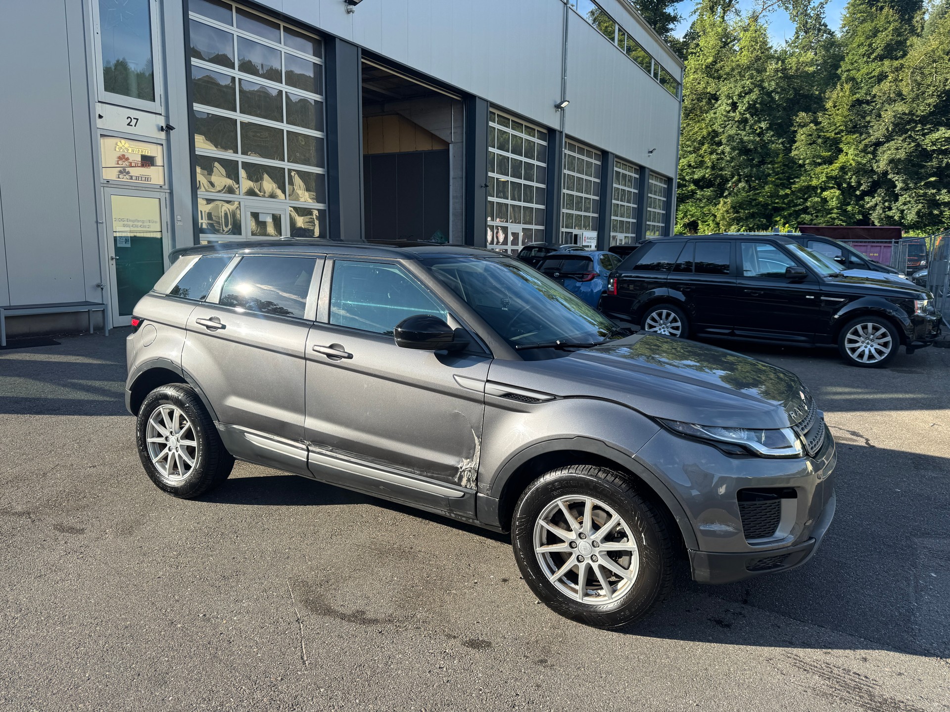 LAND ROVER Range Rover Evoque 2.0 TD4 HSE AT9-showroom-element-1
