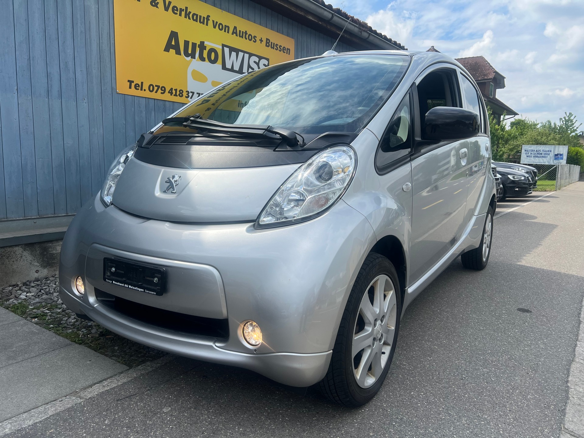 PEUGEOT iON Active-showroom-element-2