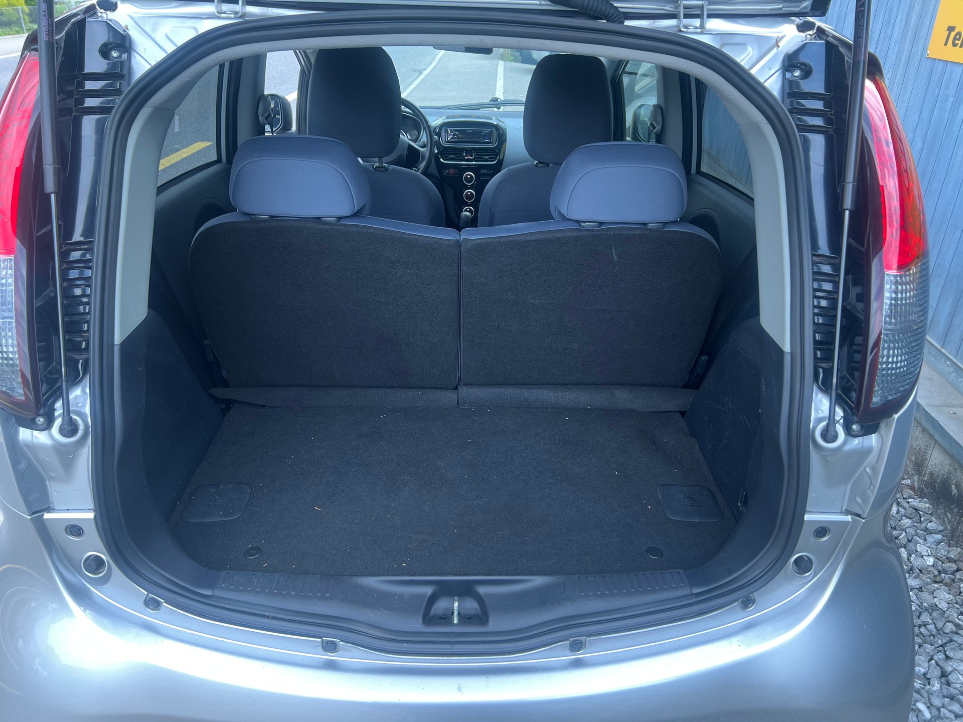 PEUGEOT iON Active-showroom-element-3