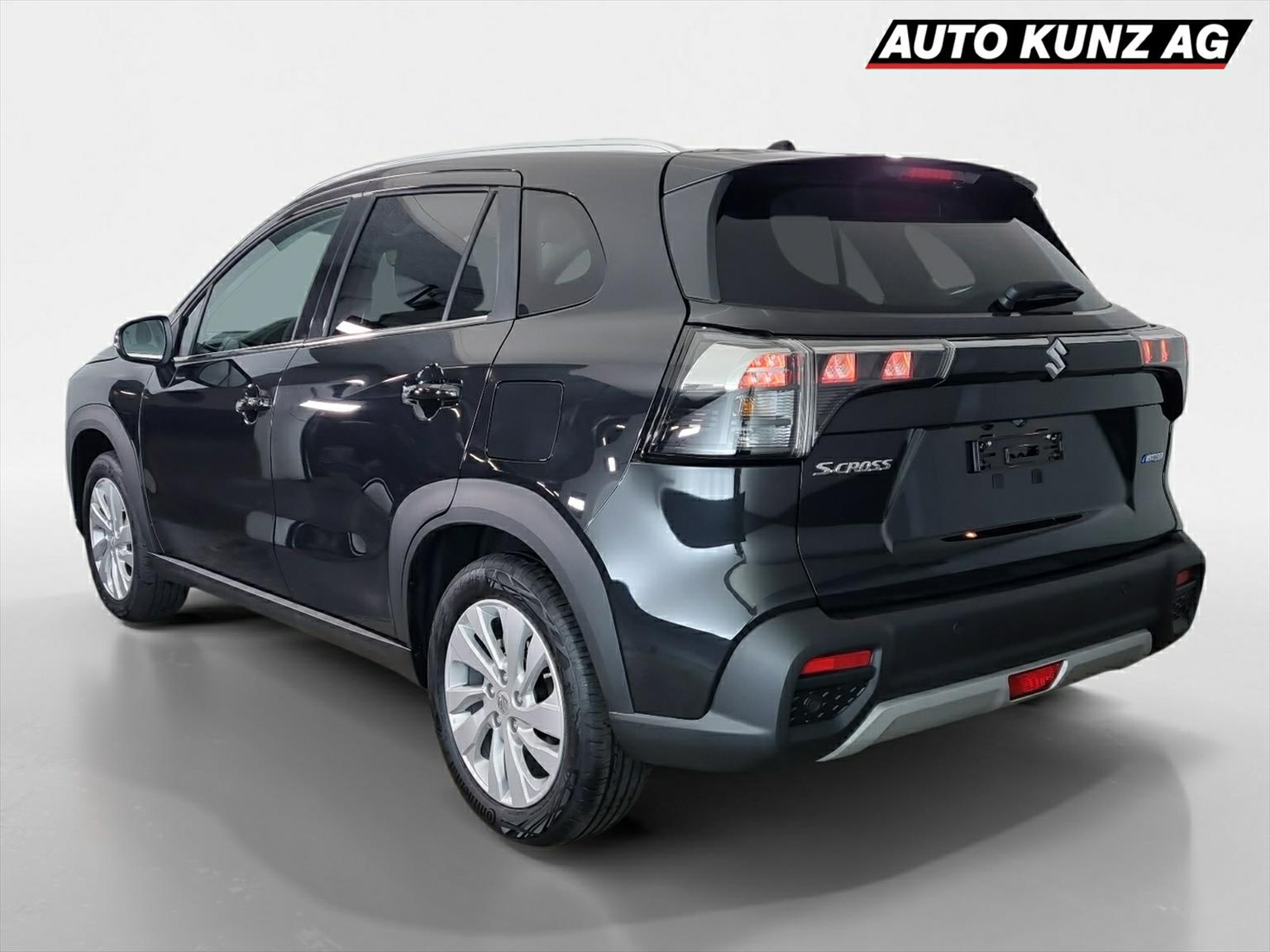 SUZUKI S-CROSS 1.4 MHEV 6AT GL Elegance-showroom-element-1