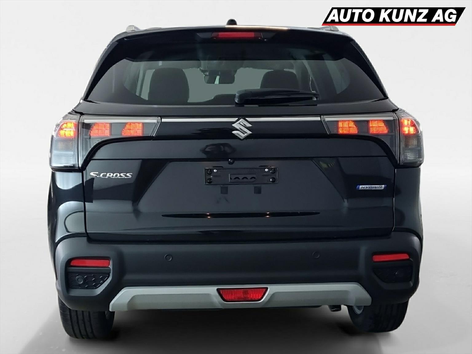 SUZUKI S-CROSS 1.4 MHEV 6AT GL Elegance-showroom-element-3