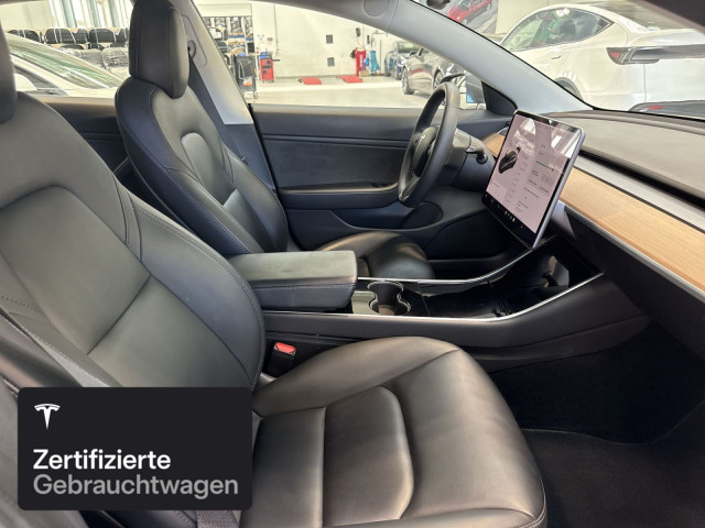 TESLA Model 3 Long Range AWD-showroom-element-2