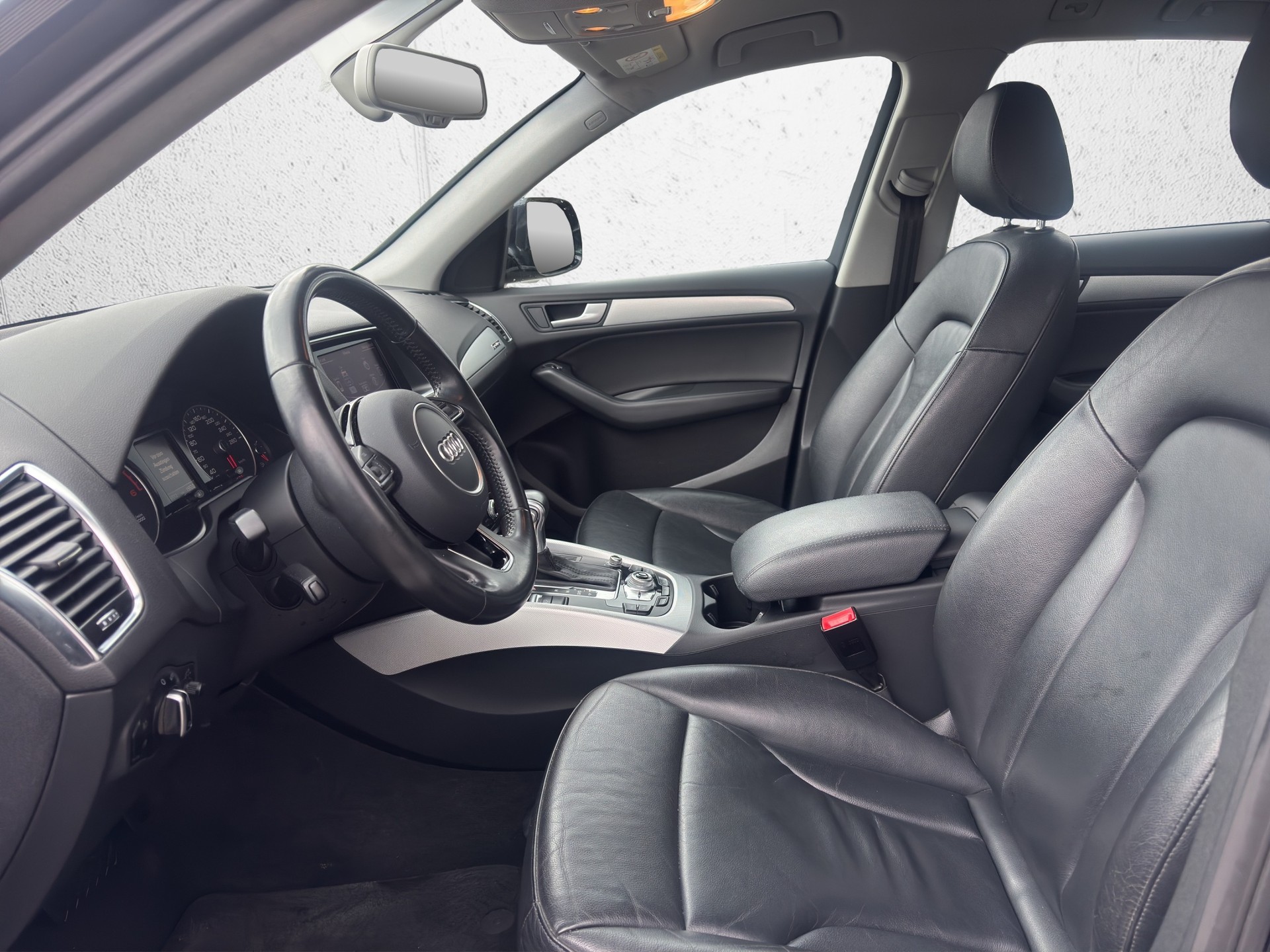 AUDI Q5 2.0 TDI quattro S-tronic-image-8