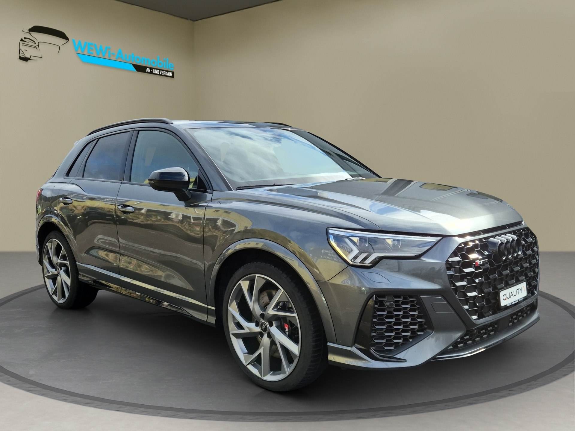 AUDI RS Q3 2.5 TFSI quattro S tronic-image-4