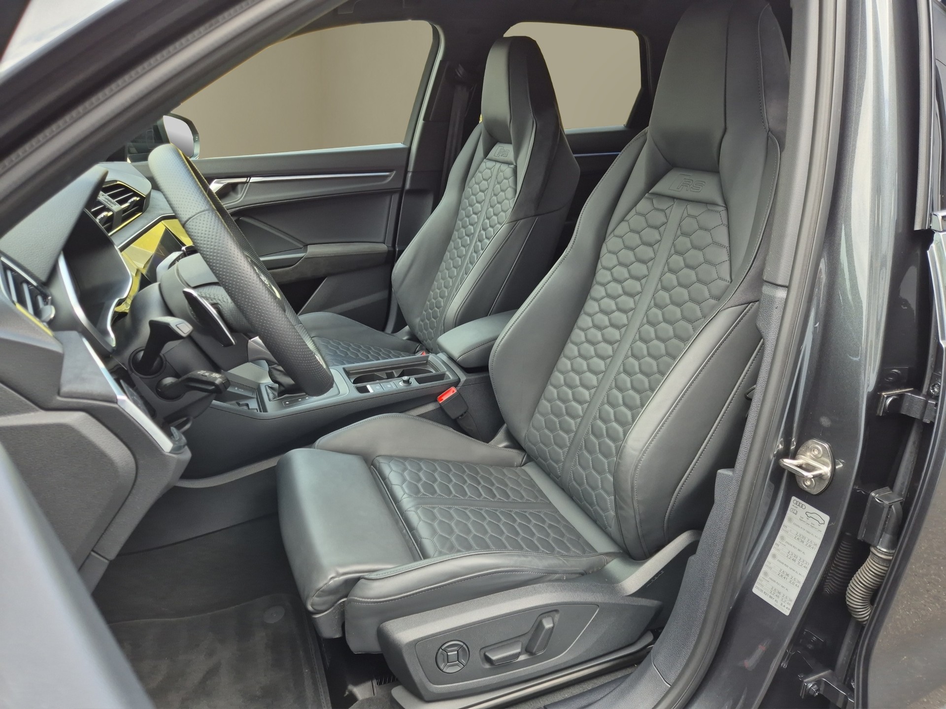 AUDI RS Q3 2.5 TFSI quattro S tronic-image-10