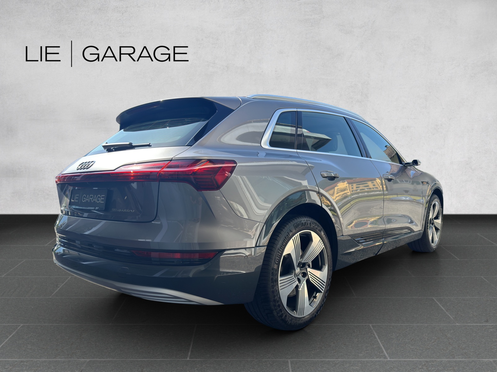 AUDI e-tron 55 quattro-showroom-element-2