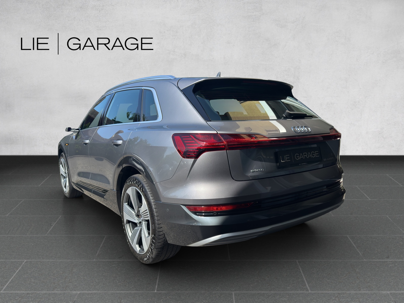 AUDI e-tron 55 quattro-showroom-element-1