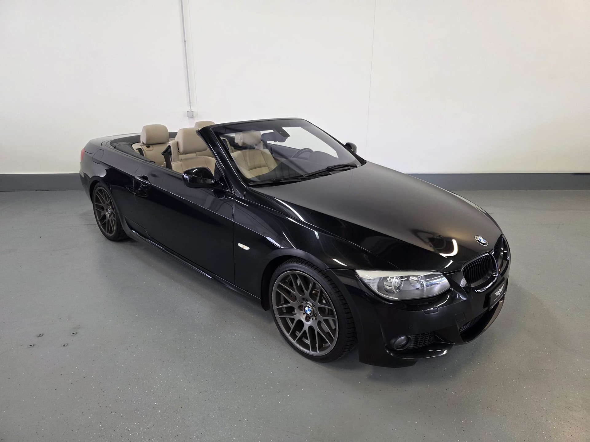 BMW 335i Cabriolet DSG-showroom-element-1