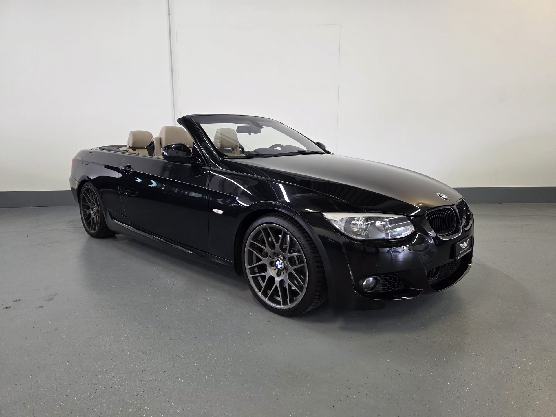 BMW 335i Cabriolet DSG-showroom-element-2