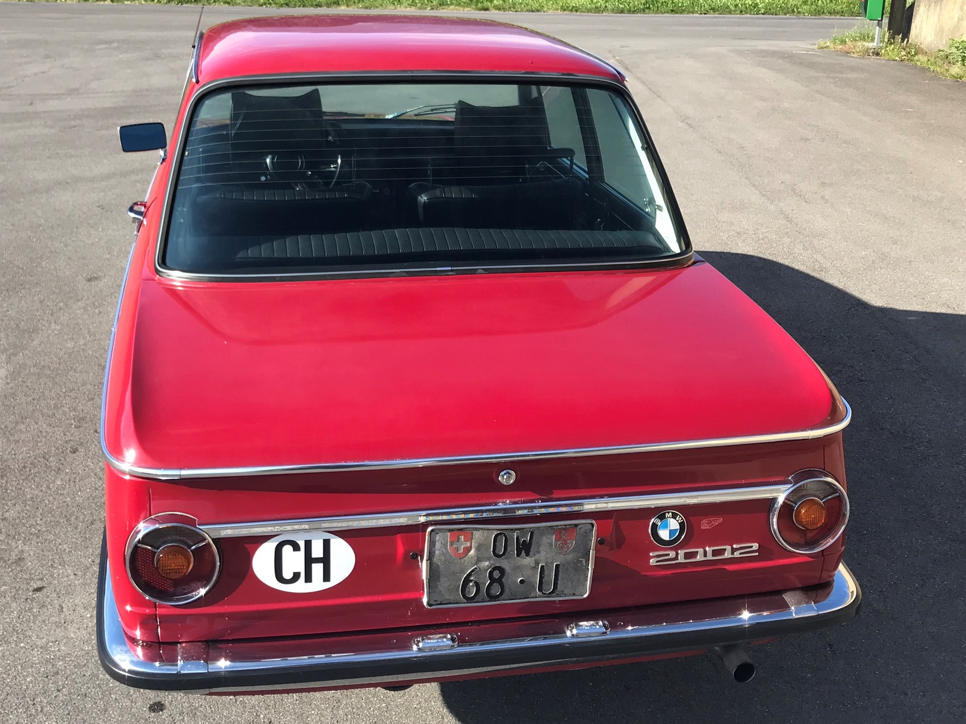 BMW 2002-showroom-element-2