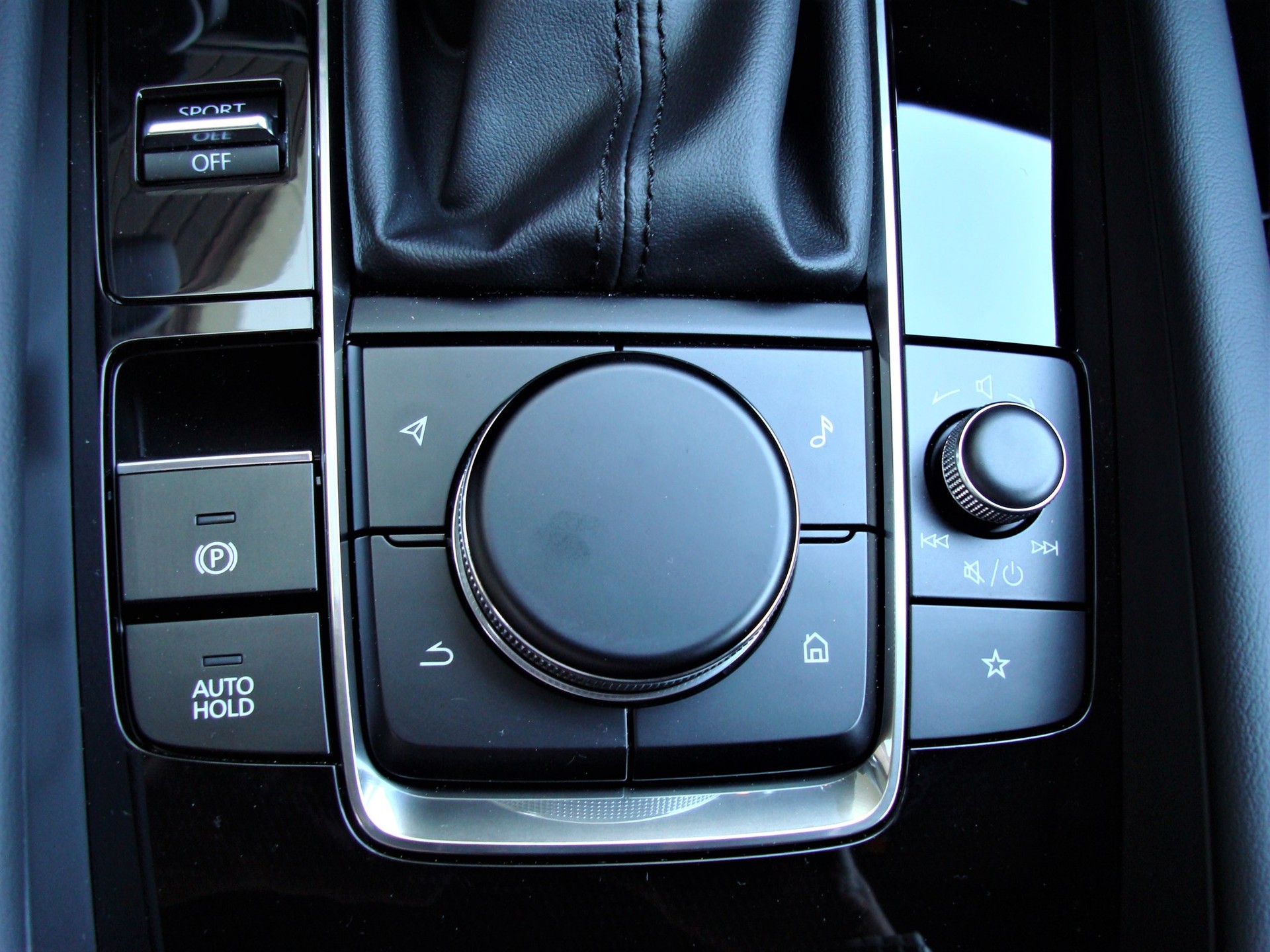 MAZDA 3 Hatchback SKYACTIV-X MHybrid 186 Homura AWD Automat-image-9