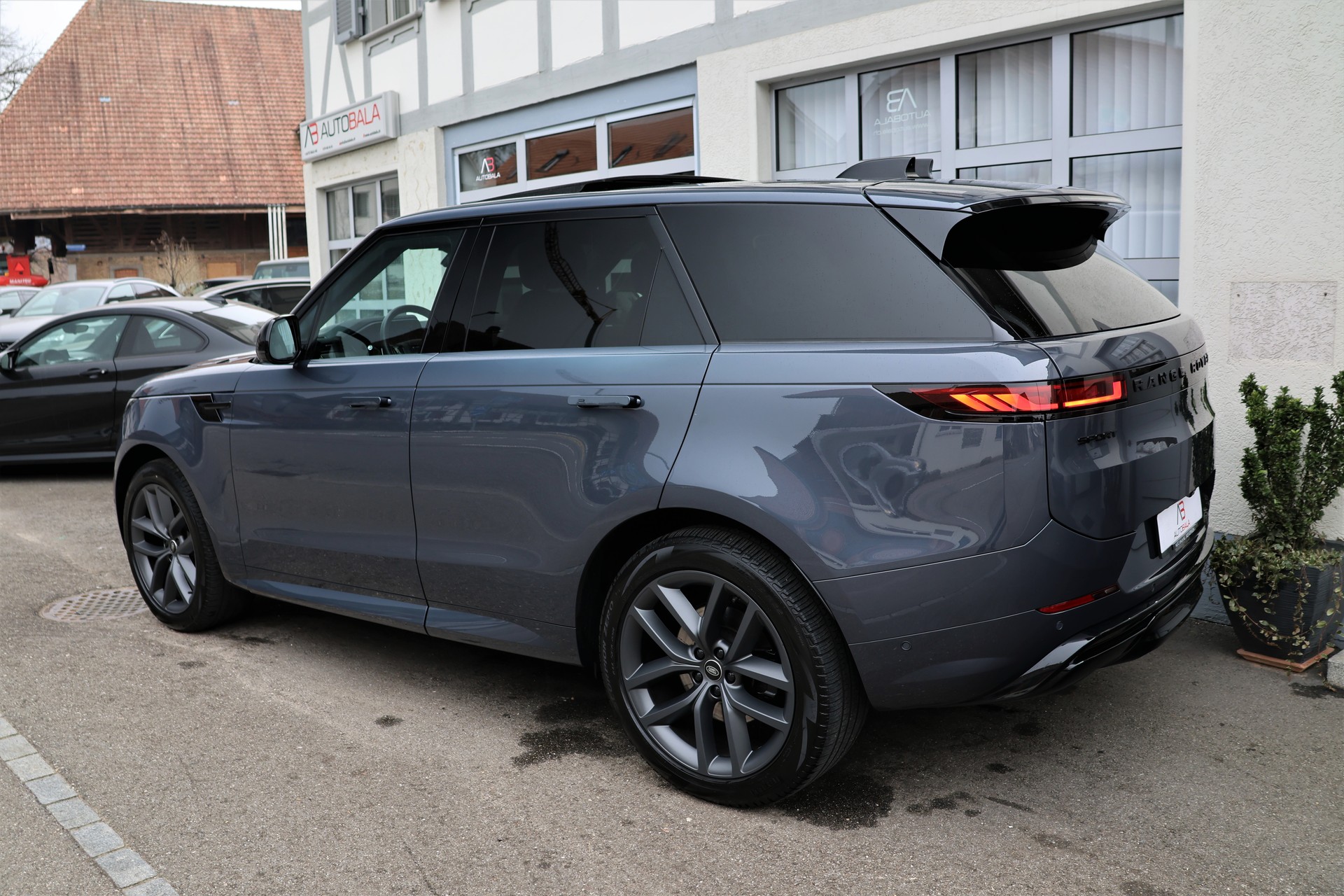 LAND ROVER Range Rover Sport D300 3.0 TD6 MHEV Dynamic HSE Automatic (CH) + 3.5T AHK-showroom-element-3