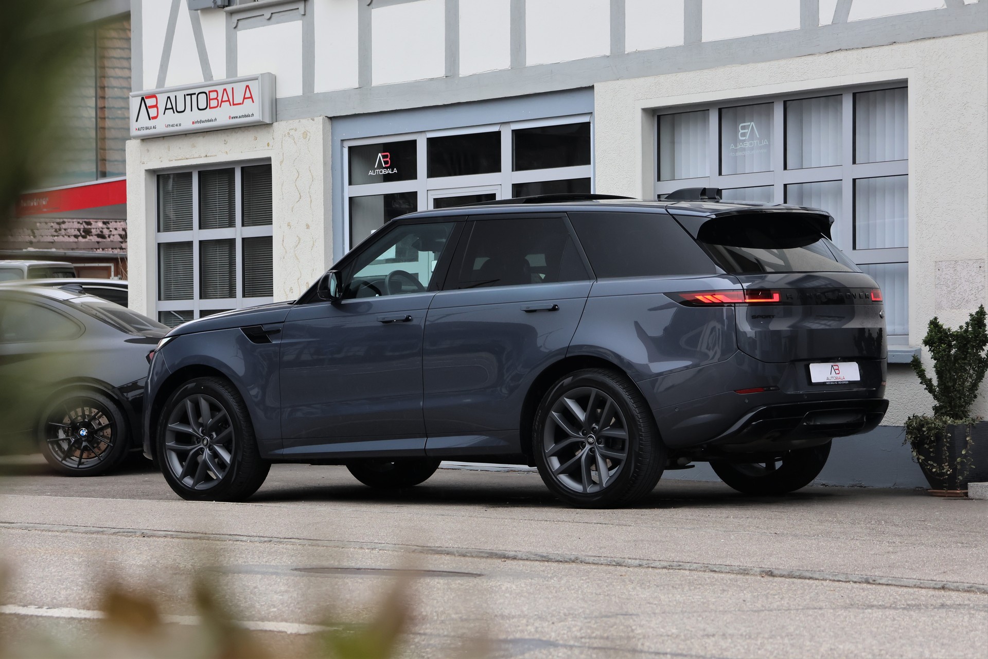 LAND ROVER Range Rover Sport D300 3.0 TD6 MHEV Dynamic HSE Automatic (CH) + 3.5T AHK-showroom-element-2