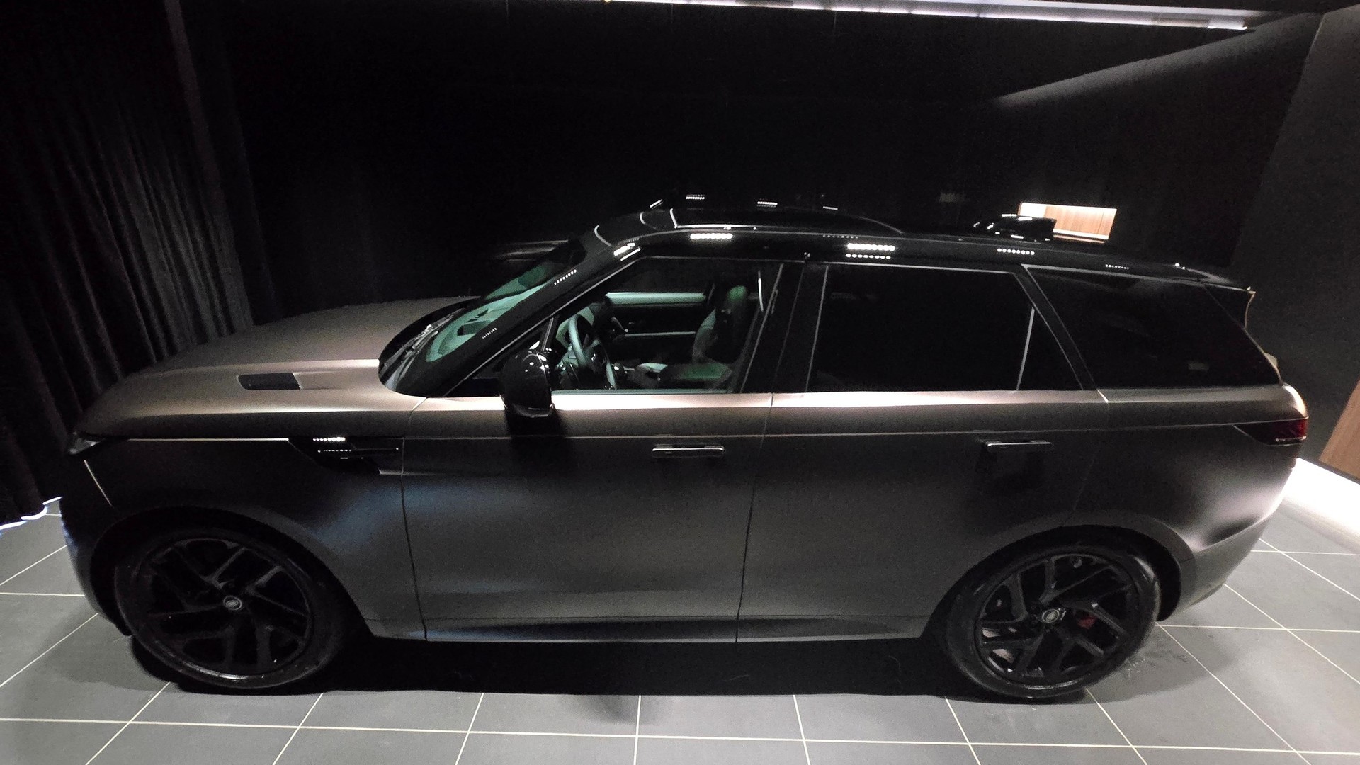 LAND ROVER Range Rover Sport 4.4 V8 Autobiography-showroom-element-1