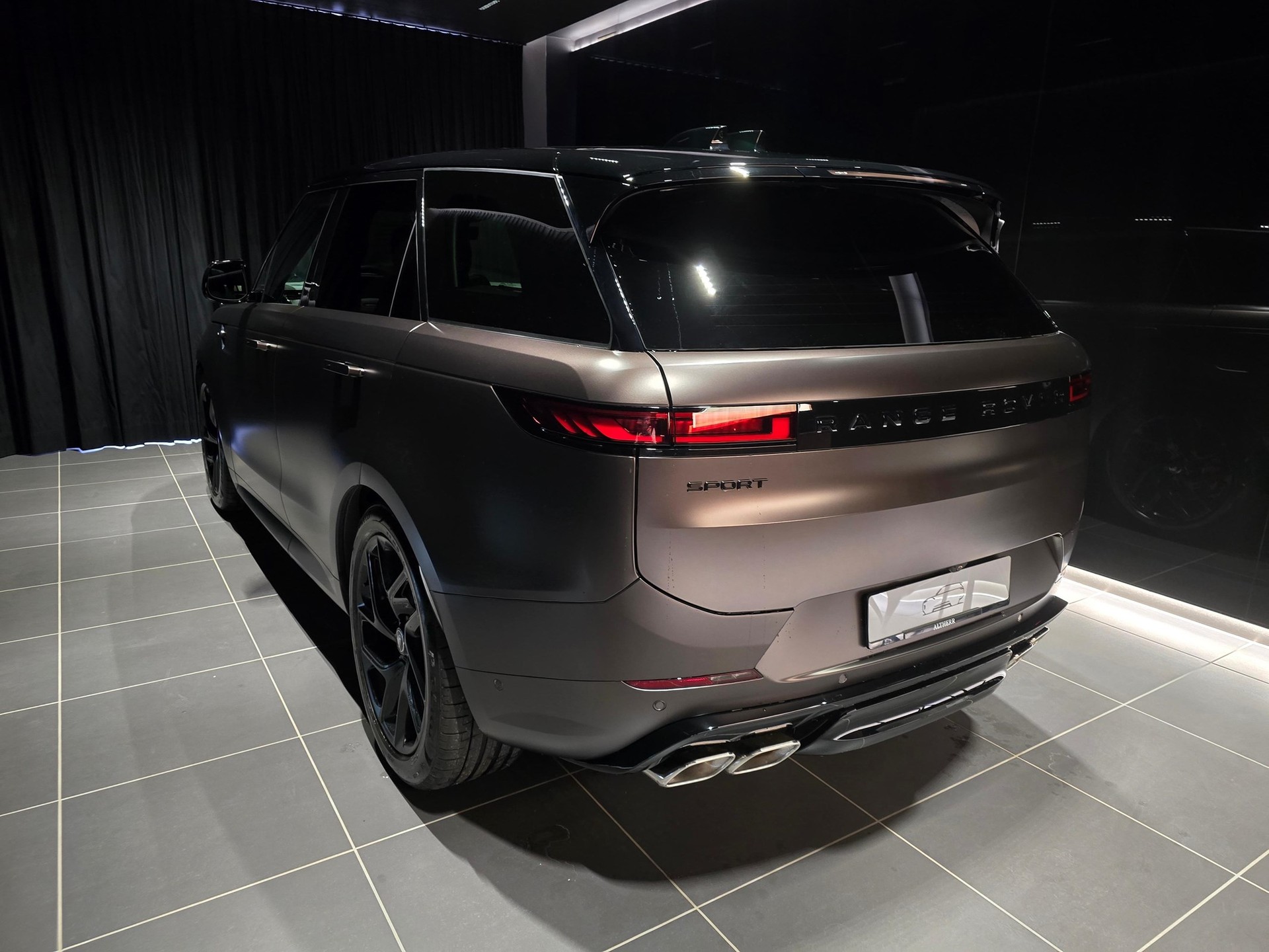 LAND ROVER Range Rover Sport 4.4 V8 Autobiography-showroom-element-3
