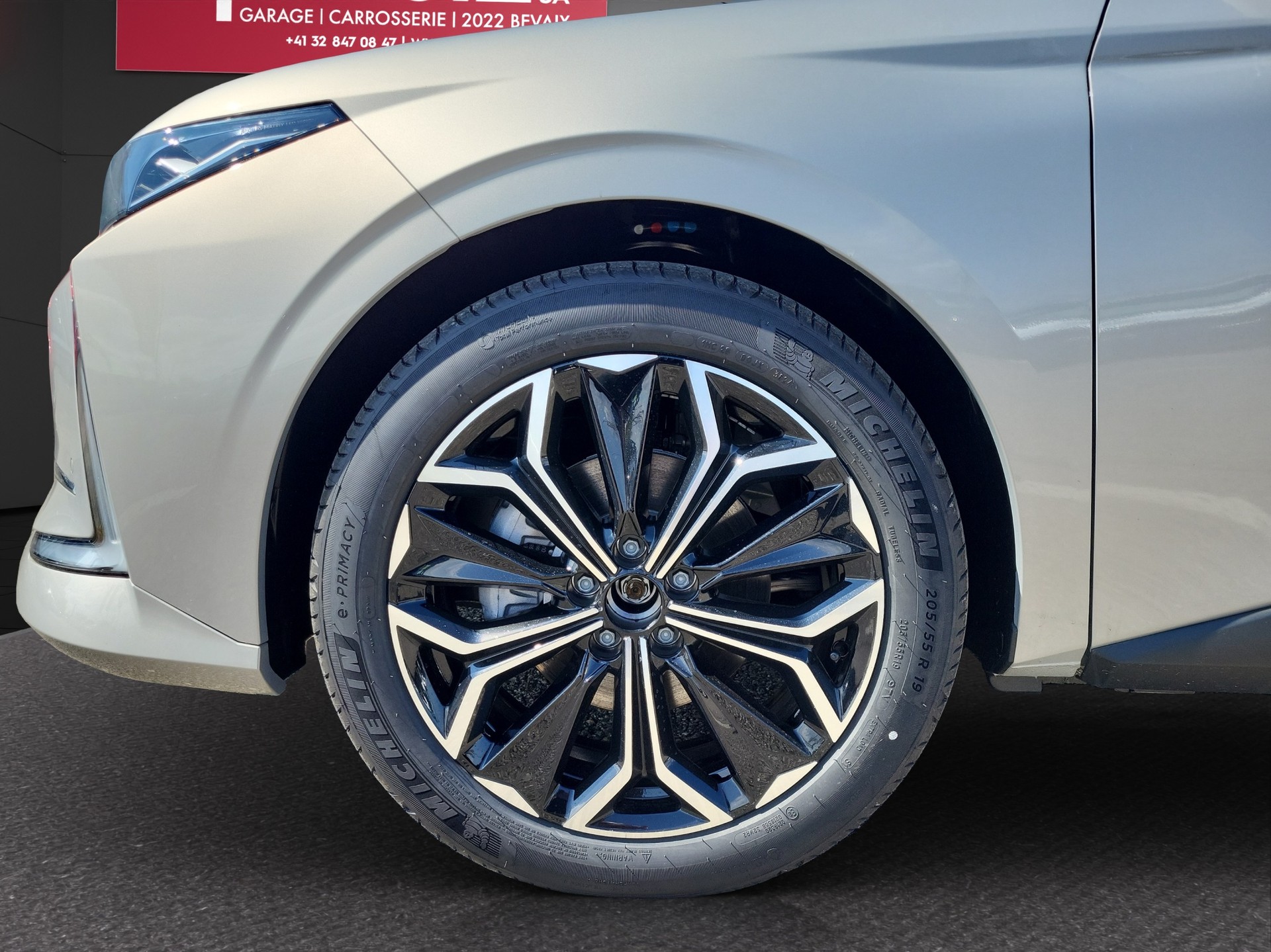 DS AUTOMOBILES DS4 1.2MHEV AntDSExupéry-showroom-element-3