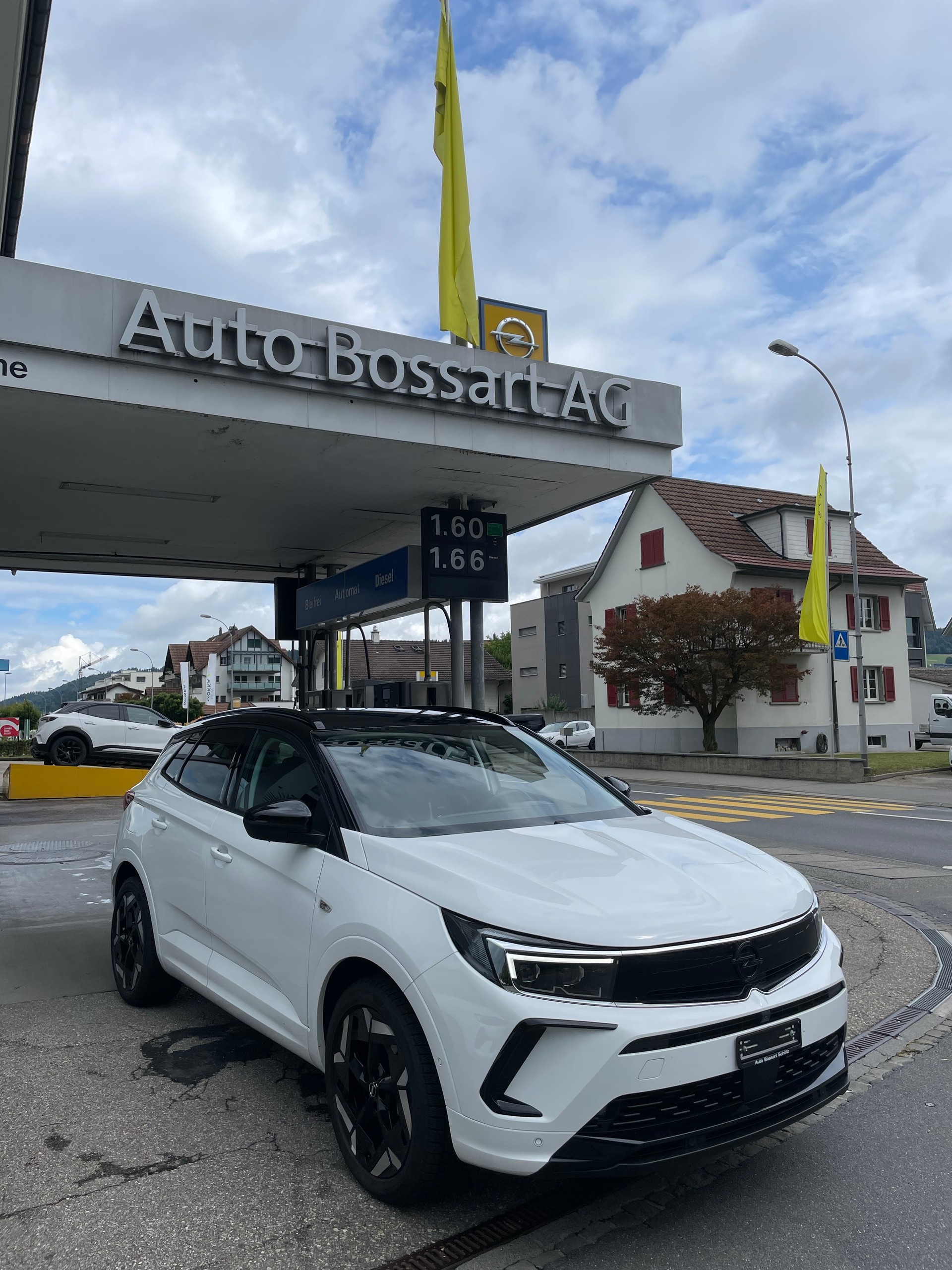 OPEL Grandland 1.6 Hybrid4 GSe Automatik