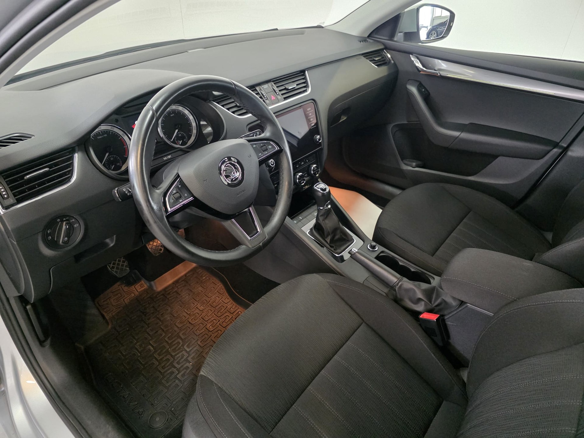 SKODA OCTAVIA-image-17