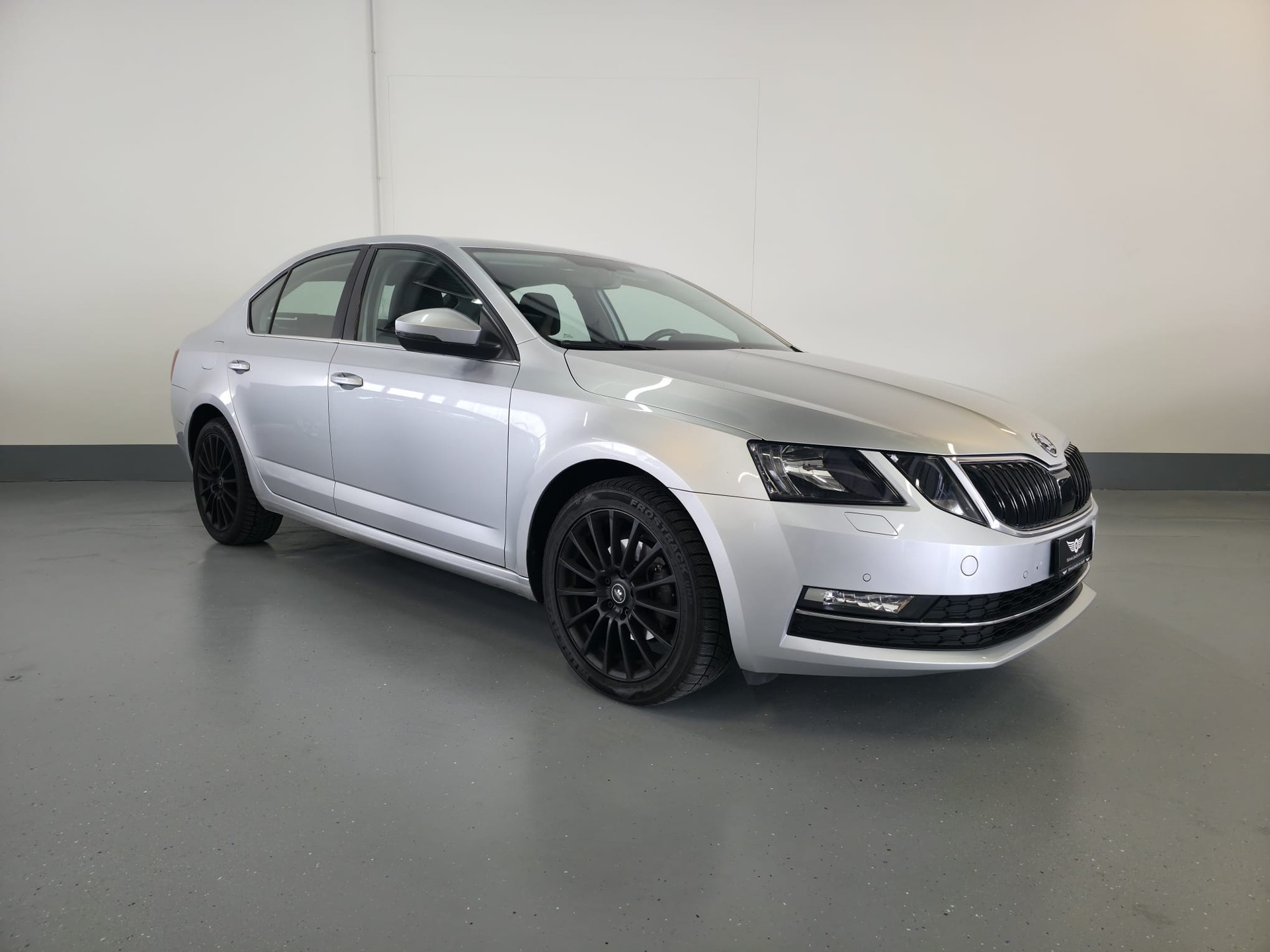 SKODA OCTAVIA-showroom-element-2