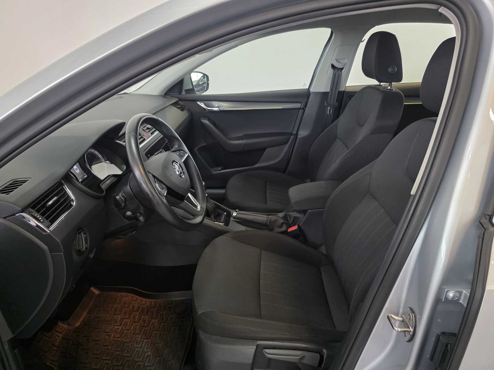 SKODA OCTAVIA-image-19